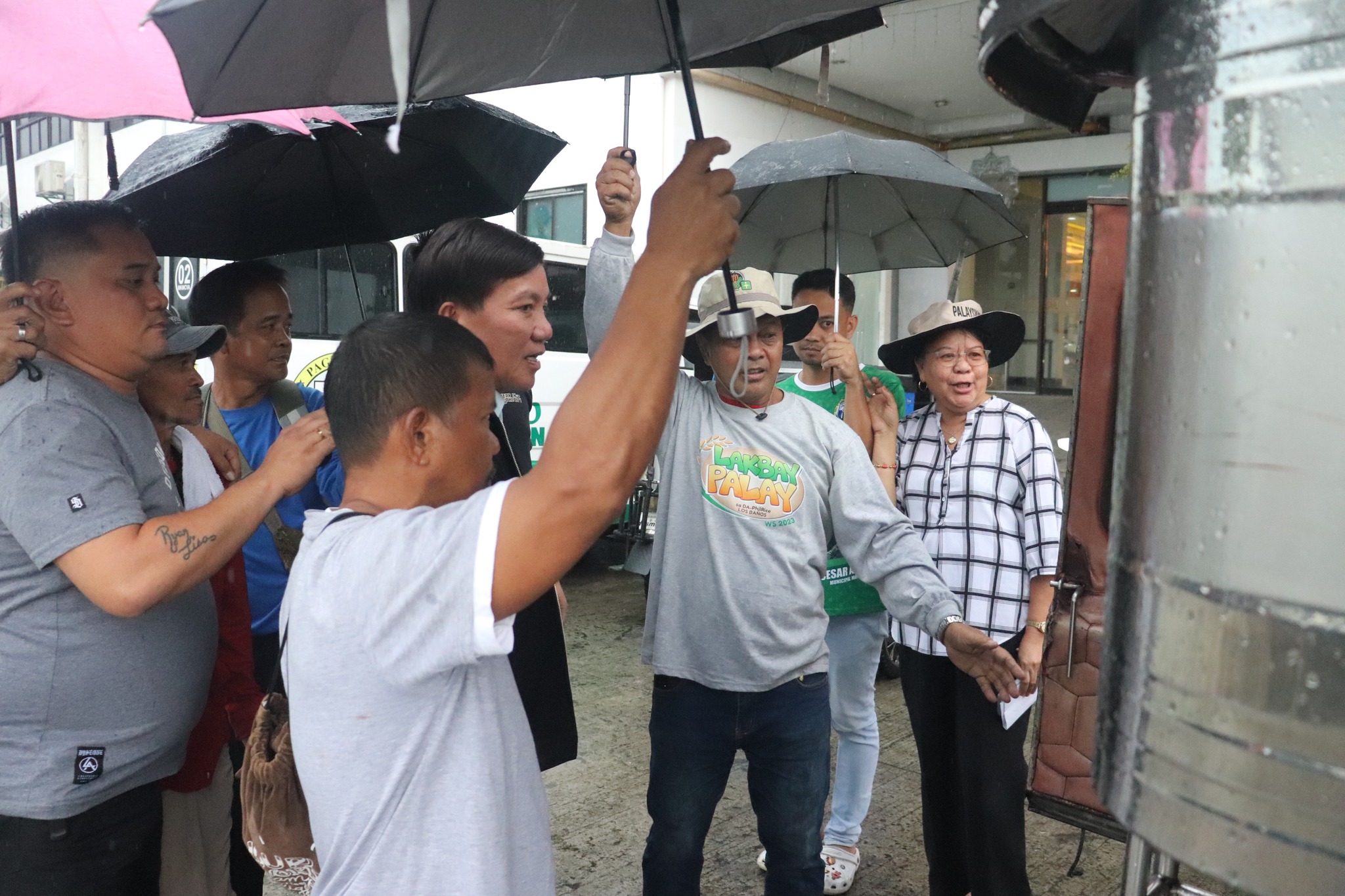 CESAR V. AREZA - Hindi na pigilang ng masamang panahon ang... | Facebook