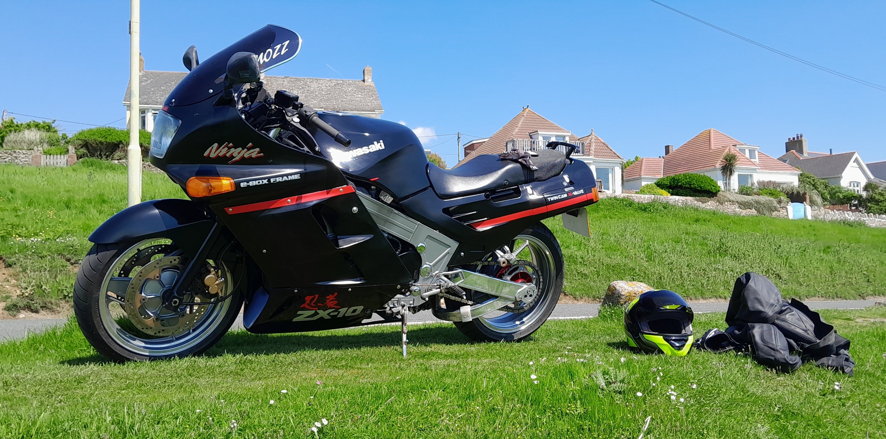 Restoring a 1990 Kawasaki ZX10B Tomcat