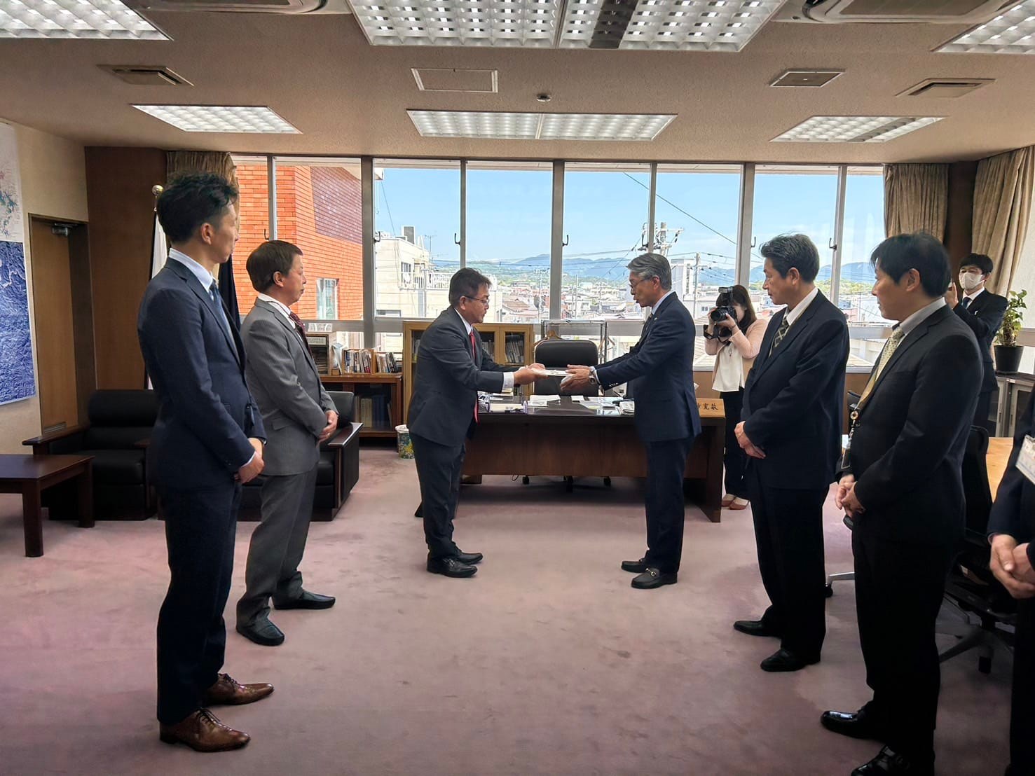 本日、市長は田辺東ロータリークラブ様からの寄附贈呈式に出席しました 