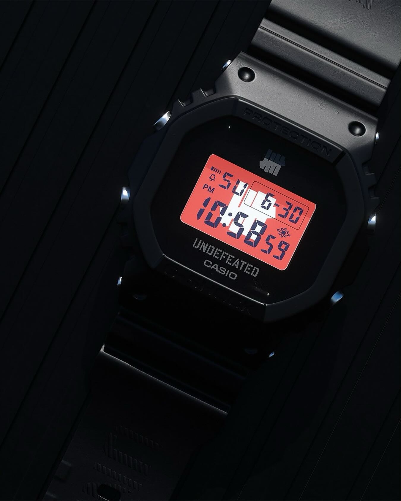 UNDEFEATED x G-SHOCK DW6900 The UNDEFEATED x G-SHOCK DW6900 is 