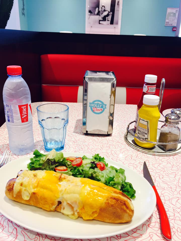 Holly's Diner Poitiers - 🕛 Corner Lunch 7€50 🕛 Ce midi et demain ...