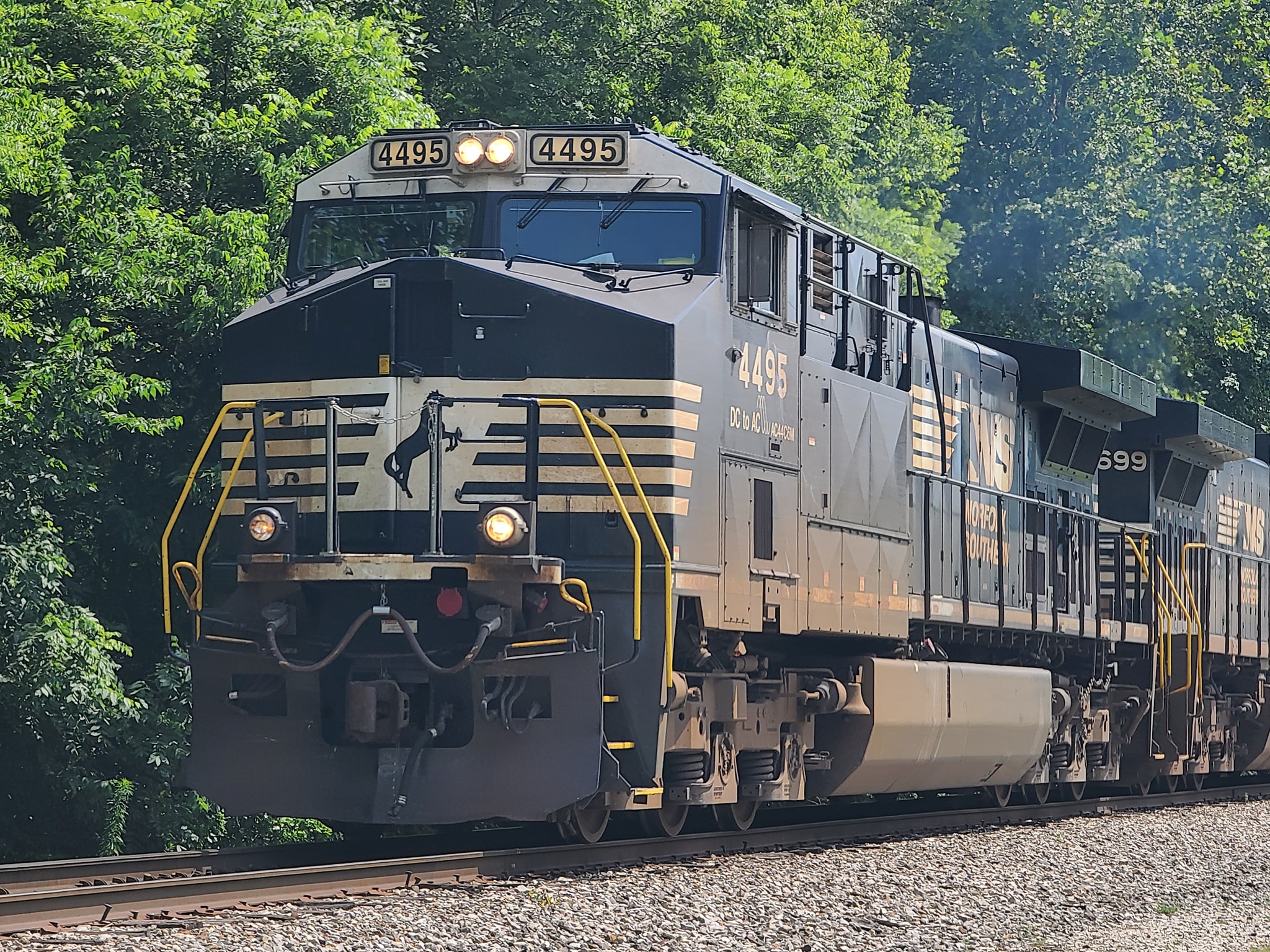What is the number and origin of this northbound freight train?