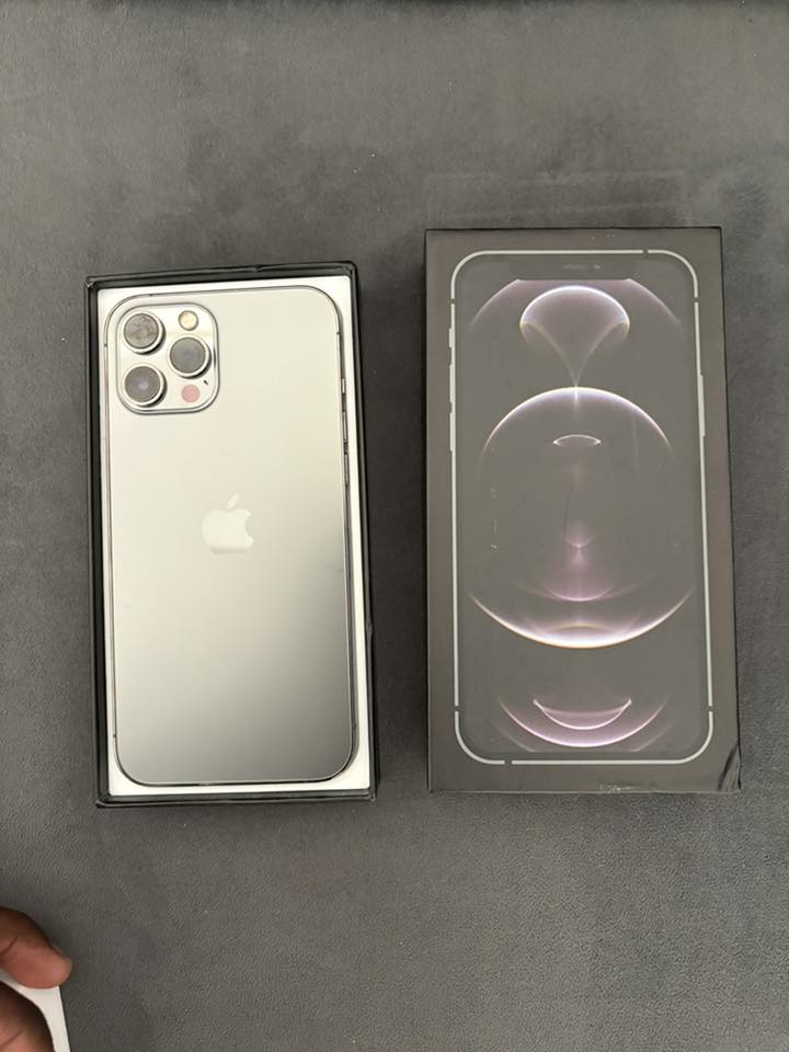 Another Sweet Offer😭❤️👌🇿🇲 -iPhone 12 Pro Max 256GB No Face