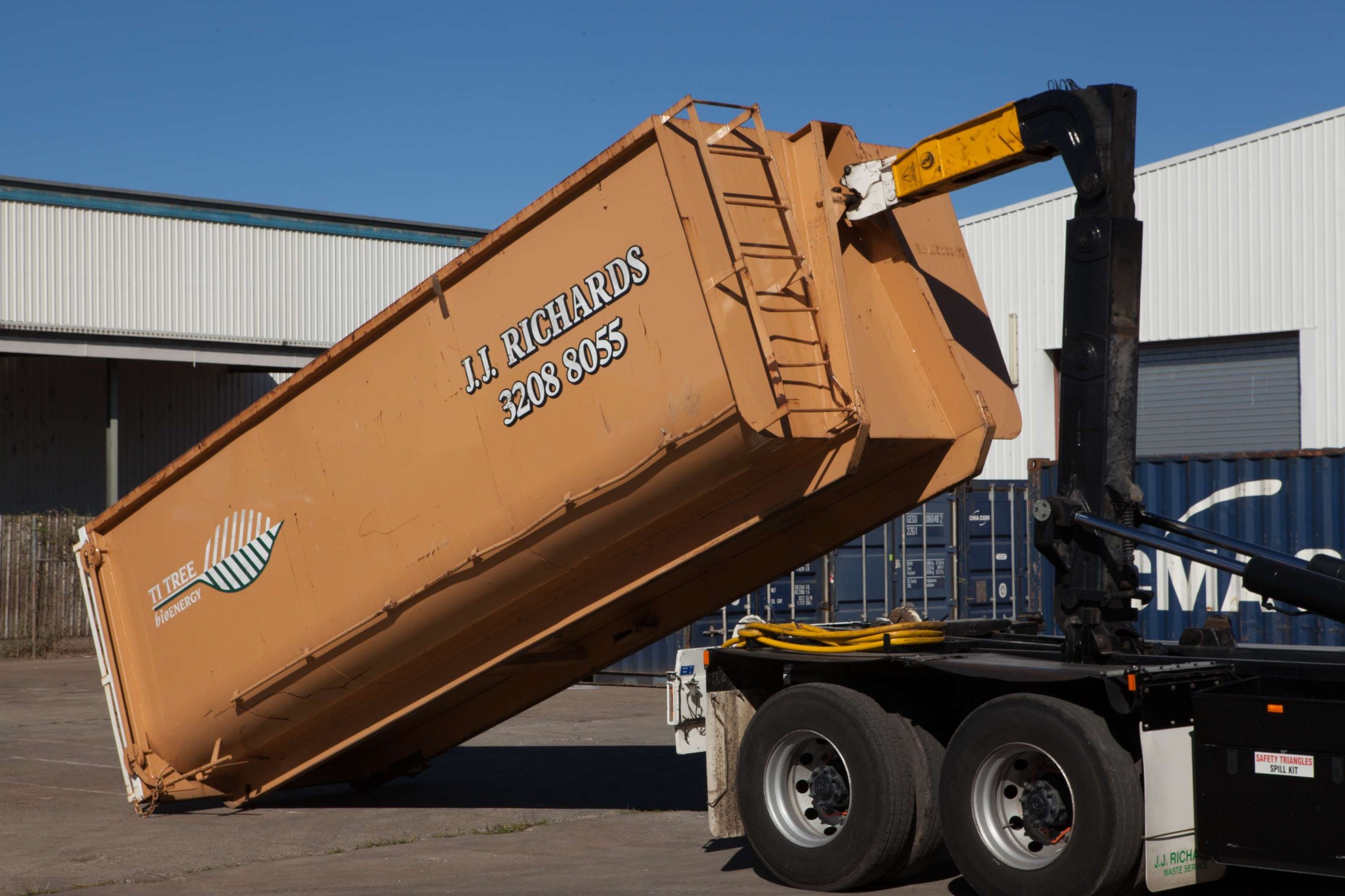 JJR - 🚛💪 Maximize Efficiency with RORO Trucks! 💪🚛 Our Roll-On Roll-Off ...