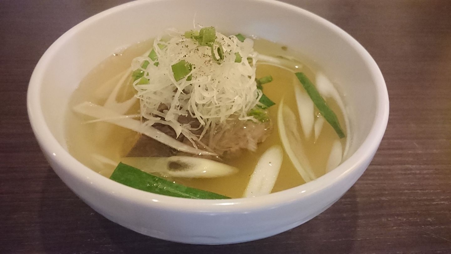 肉ぼうず こんにちは アニキです 毎日ホントに 寒い です 2月いっぱいはこんな寒い日が続くようなので 温かスープ作ってみました 牛タンスープ です 焼肉の食べた後でも召し上がれるよう サッパリと仕上げでおります 是非 食べにご来店下さい
