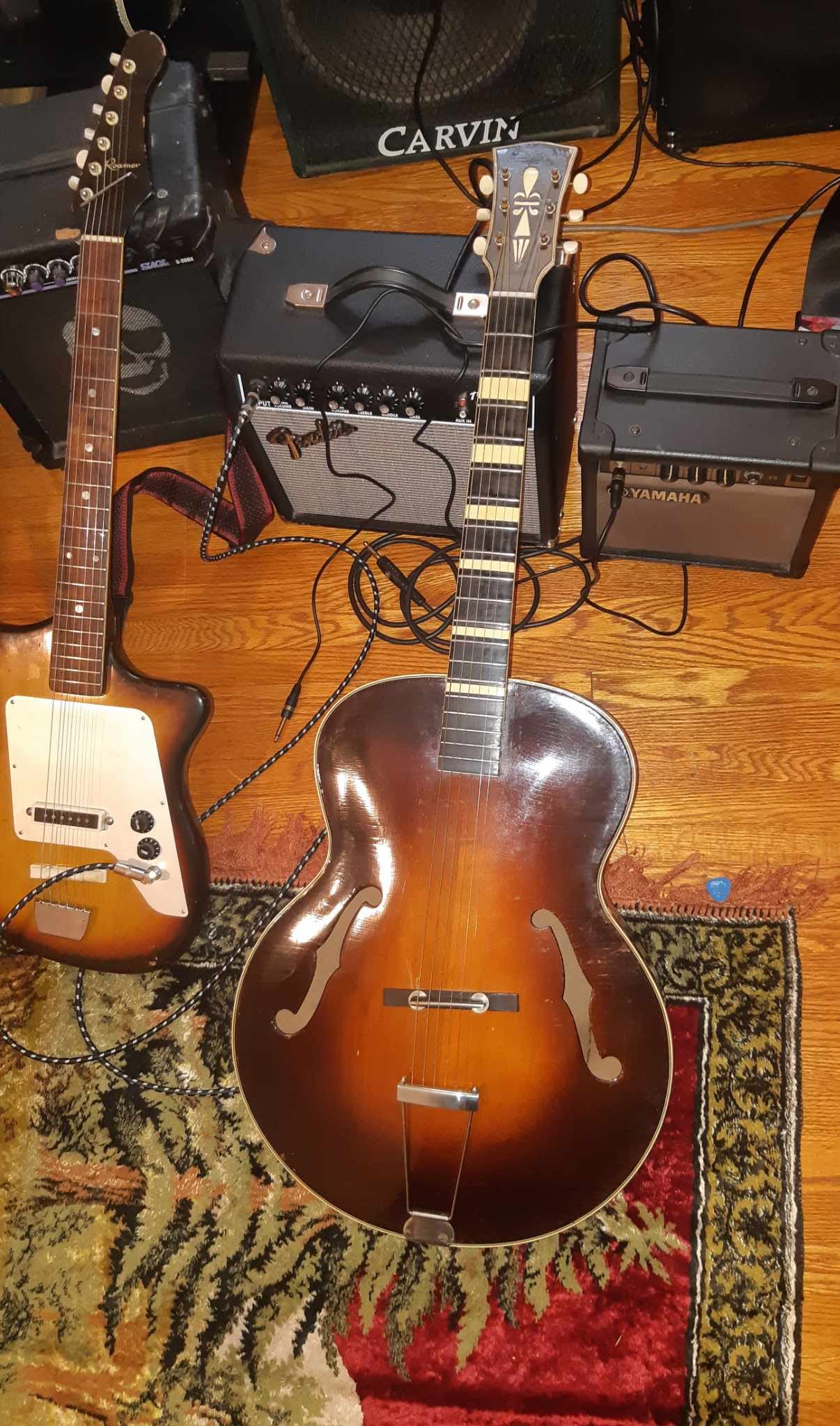 Details from this 1969 Hofner model 491 - love the headstock! 👍