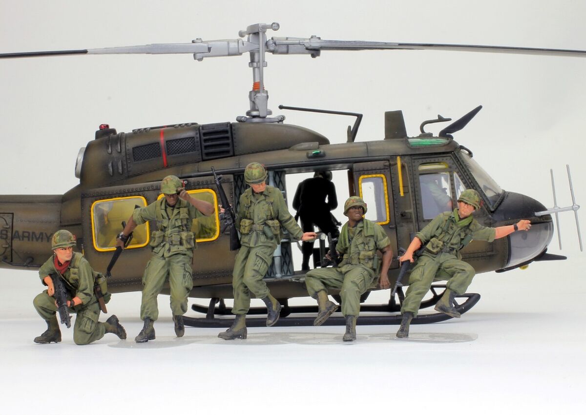 Vintage 1/18 scale UH-1 Huey model from 21st Century Toys