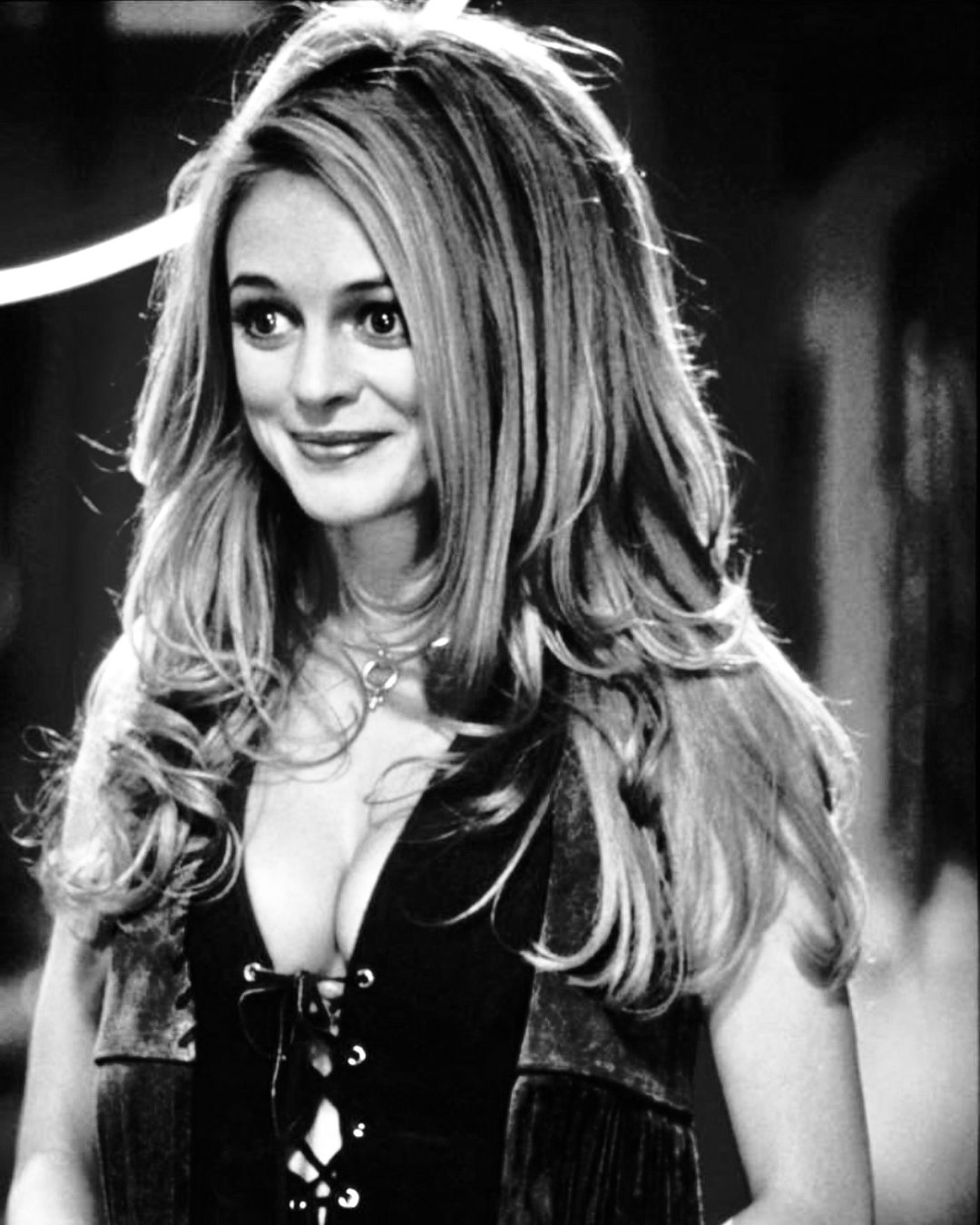 austin powers black and white dress The 'Austin Powers' actress proved her modeling prowess during a photoshoot Boyut:44 Kendall Jenner Makes Golden APD-AUG25 Heather graham Discover the charm of