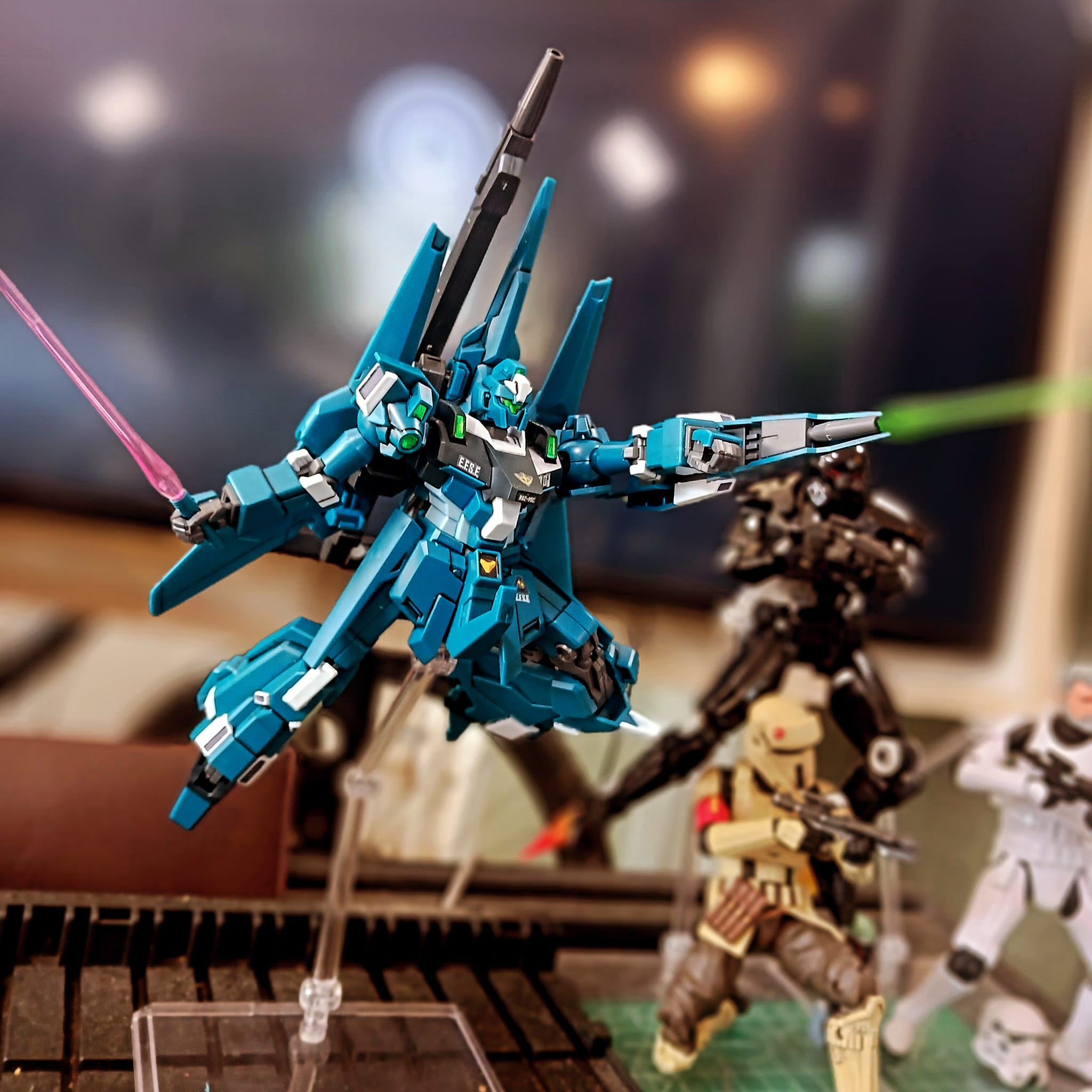 Finally finished my HG RGZ-95-c REZEL (commander type)!
