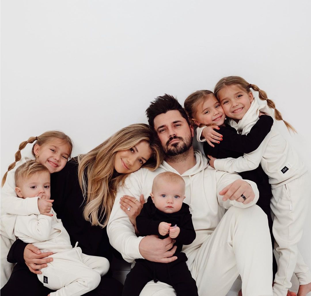 The Fishfam - Love my family 🖤 📷 Lizzyography Sets Joss + J | Facebook