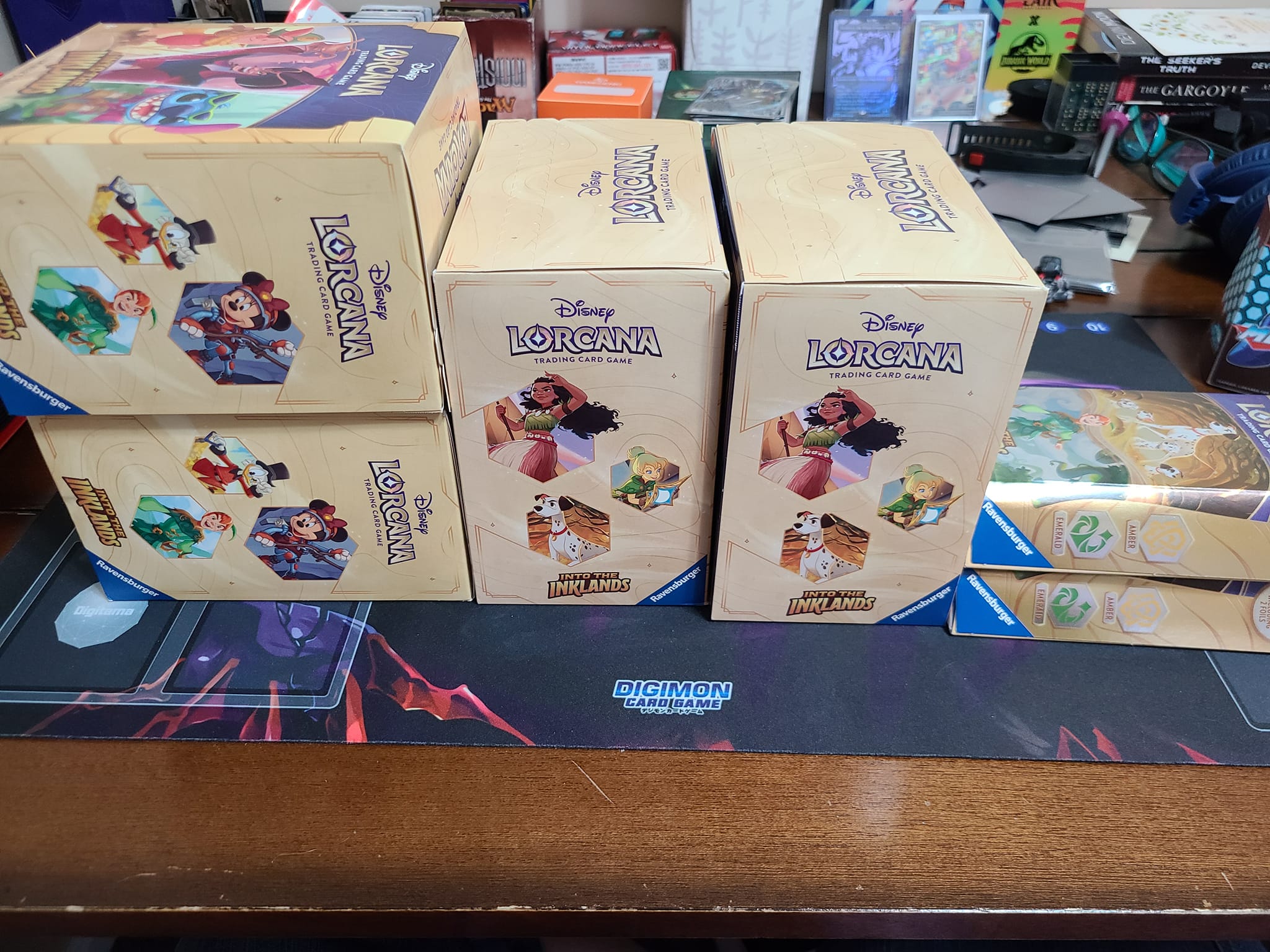 lorcana tcg into the inklands booster box Disney Lorcana: – Pack (German) and items from their hands and choose whether to have their characters quest for lore or challenge opponents to slow them down. Disney Lorcana TCG fan tries