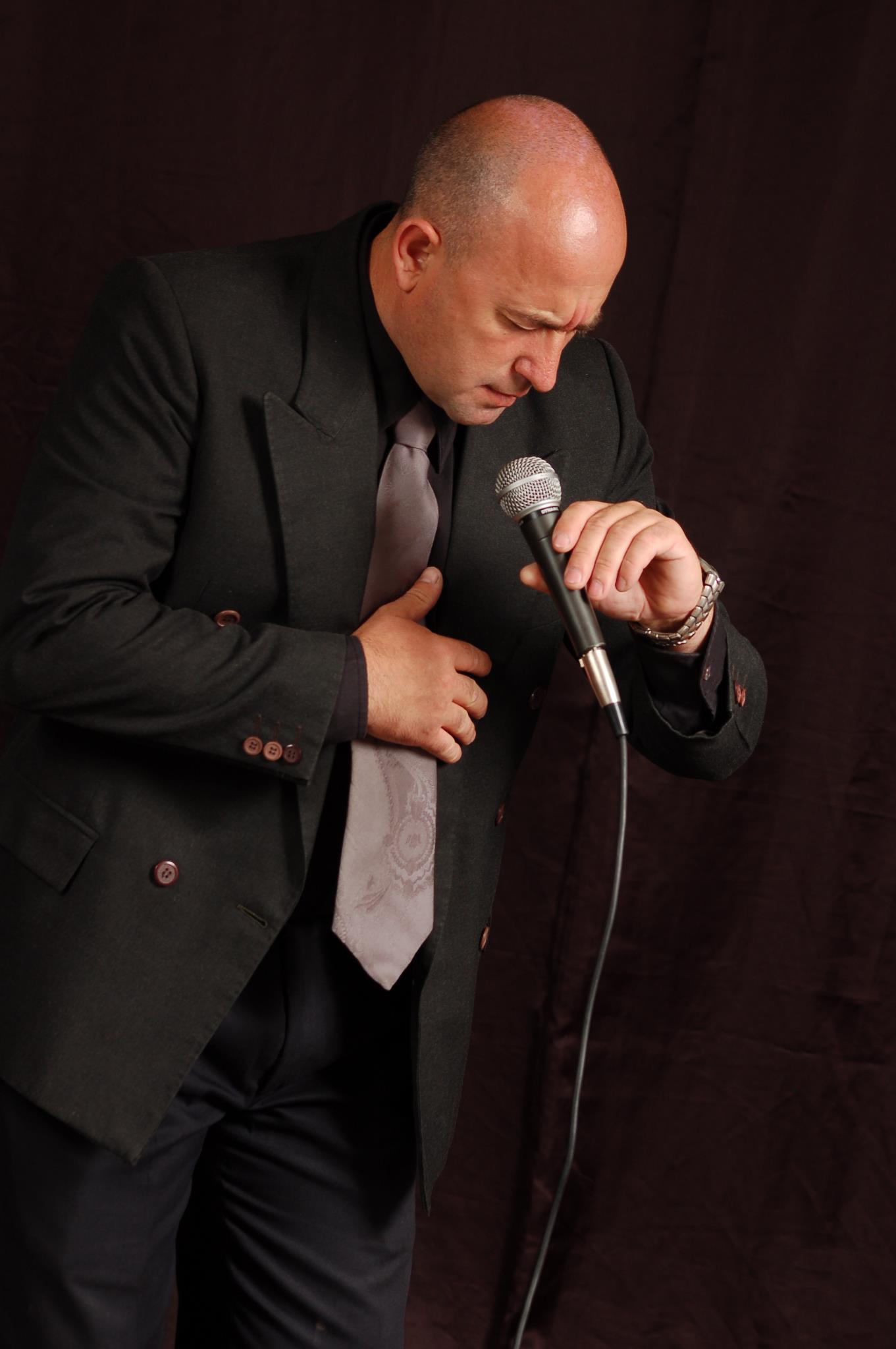 Alejandro Rey - Oficial