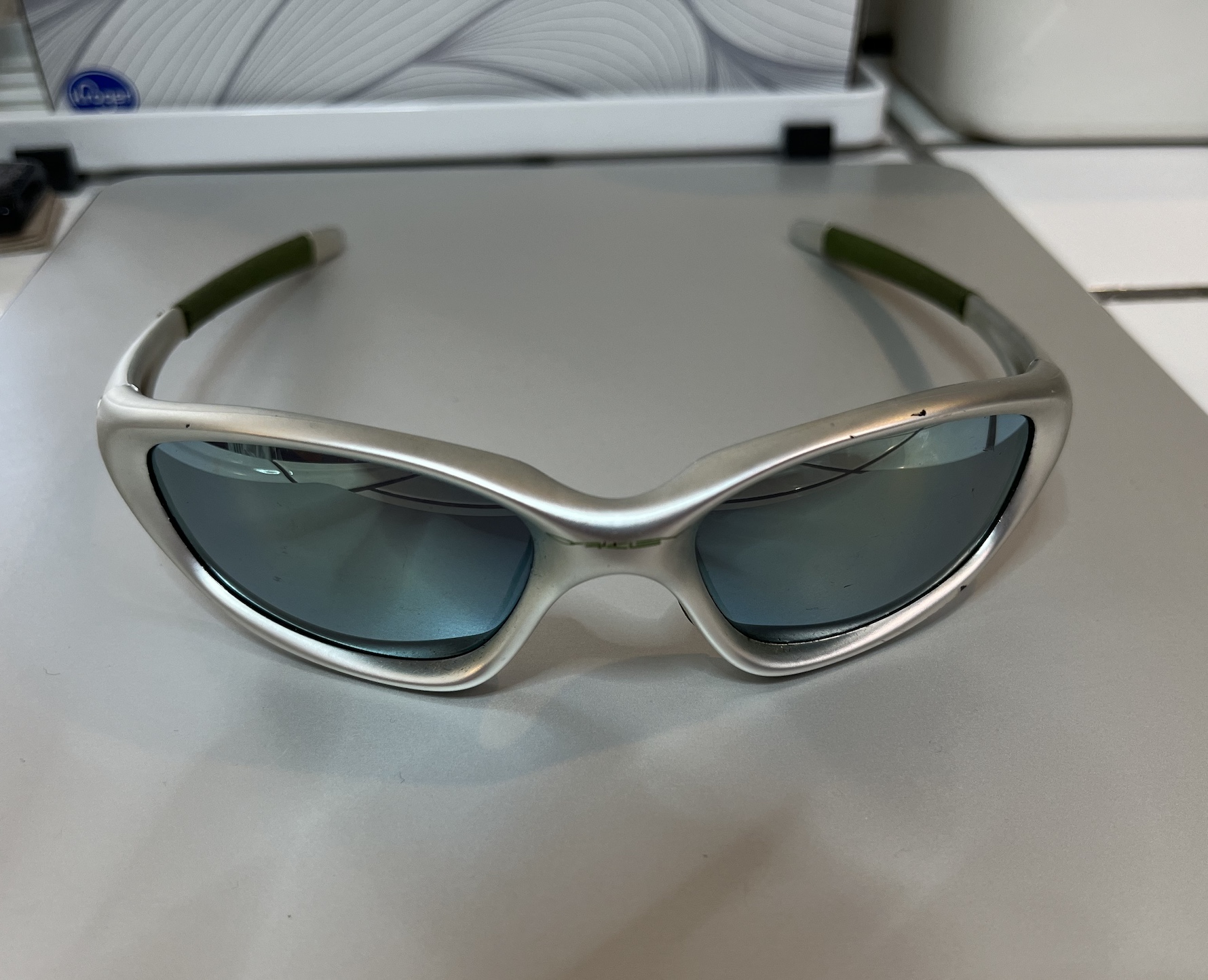 Oakley Minute 2 generation was manufactured between 1998-2004