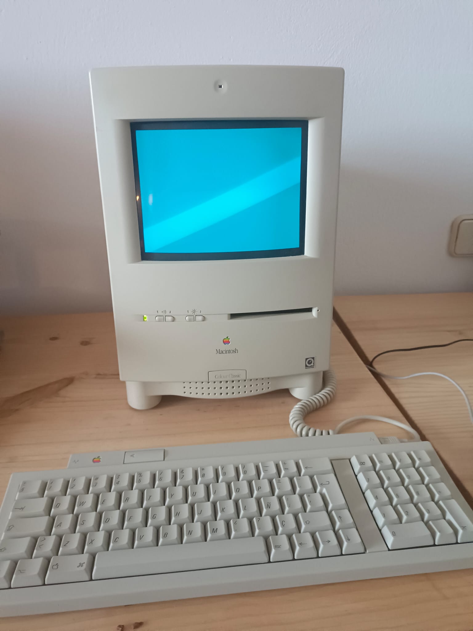 How to boot a Macintosh Classic that won't turn on?