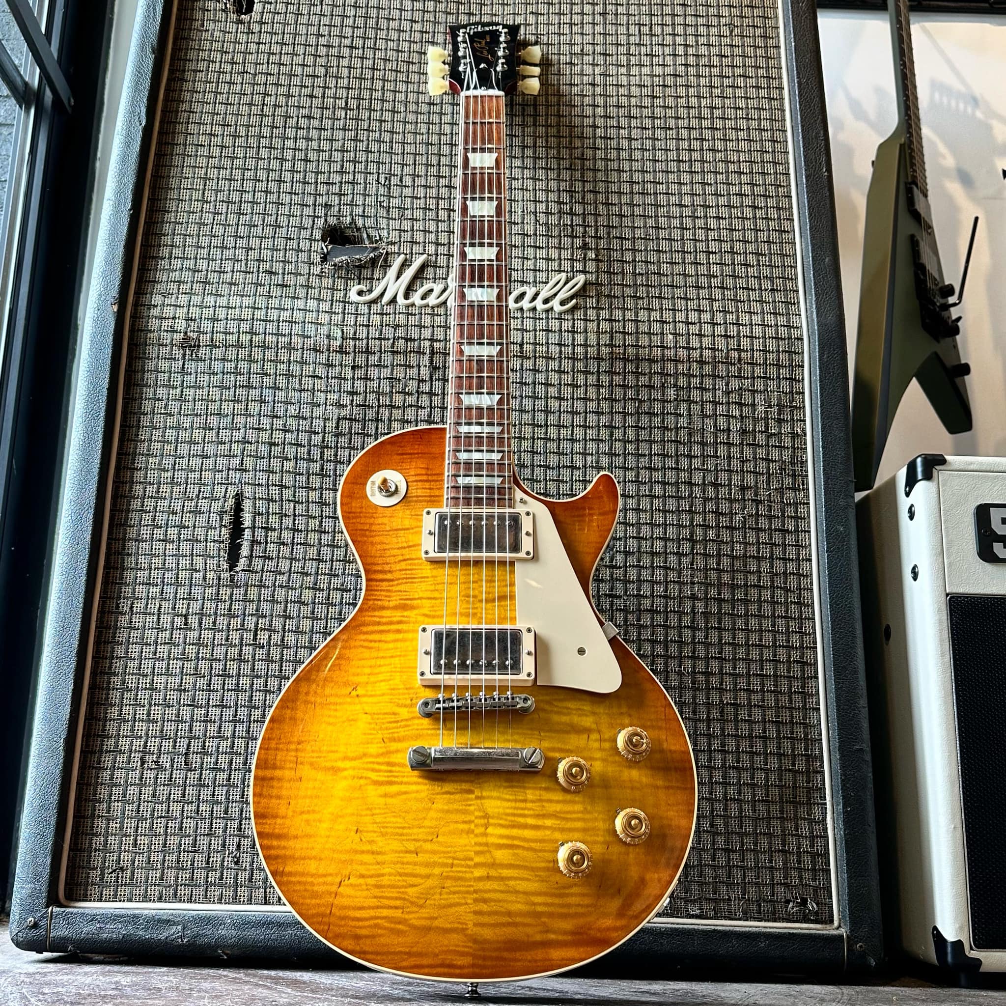 Just in! 2016 Gibson Custom Shop R9... - Thunder Road Guitars