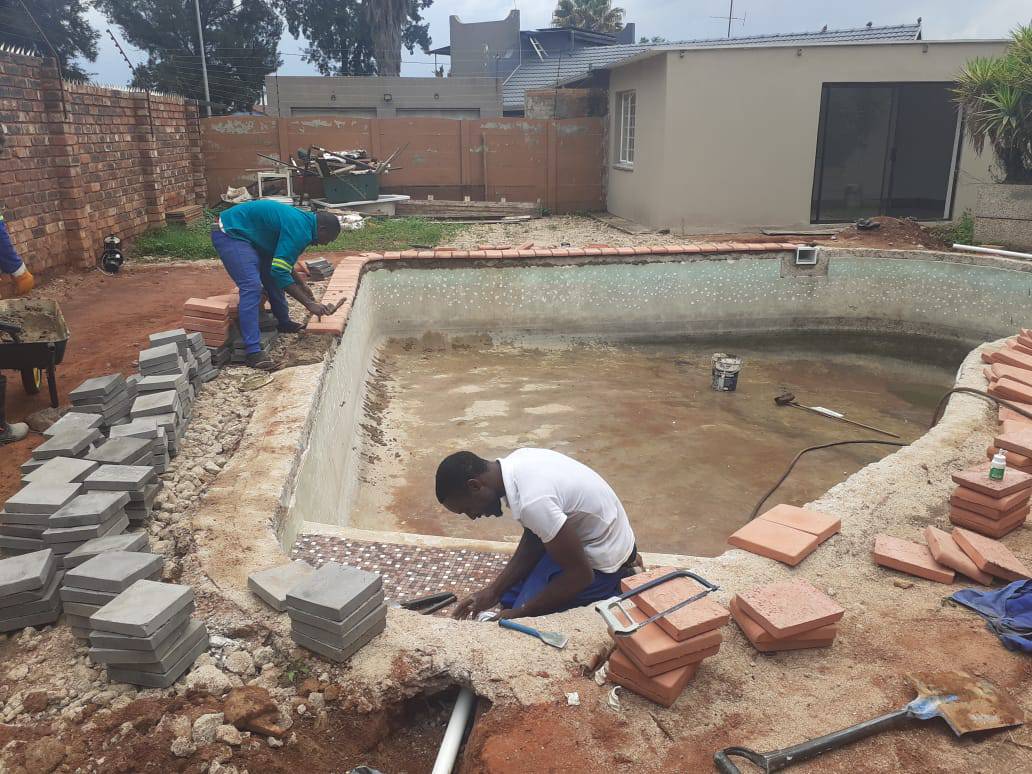 Swimming Pool Experts - We construction brand new pools and renovating ...