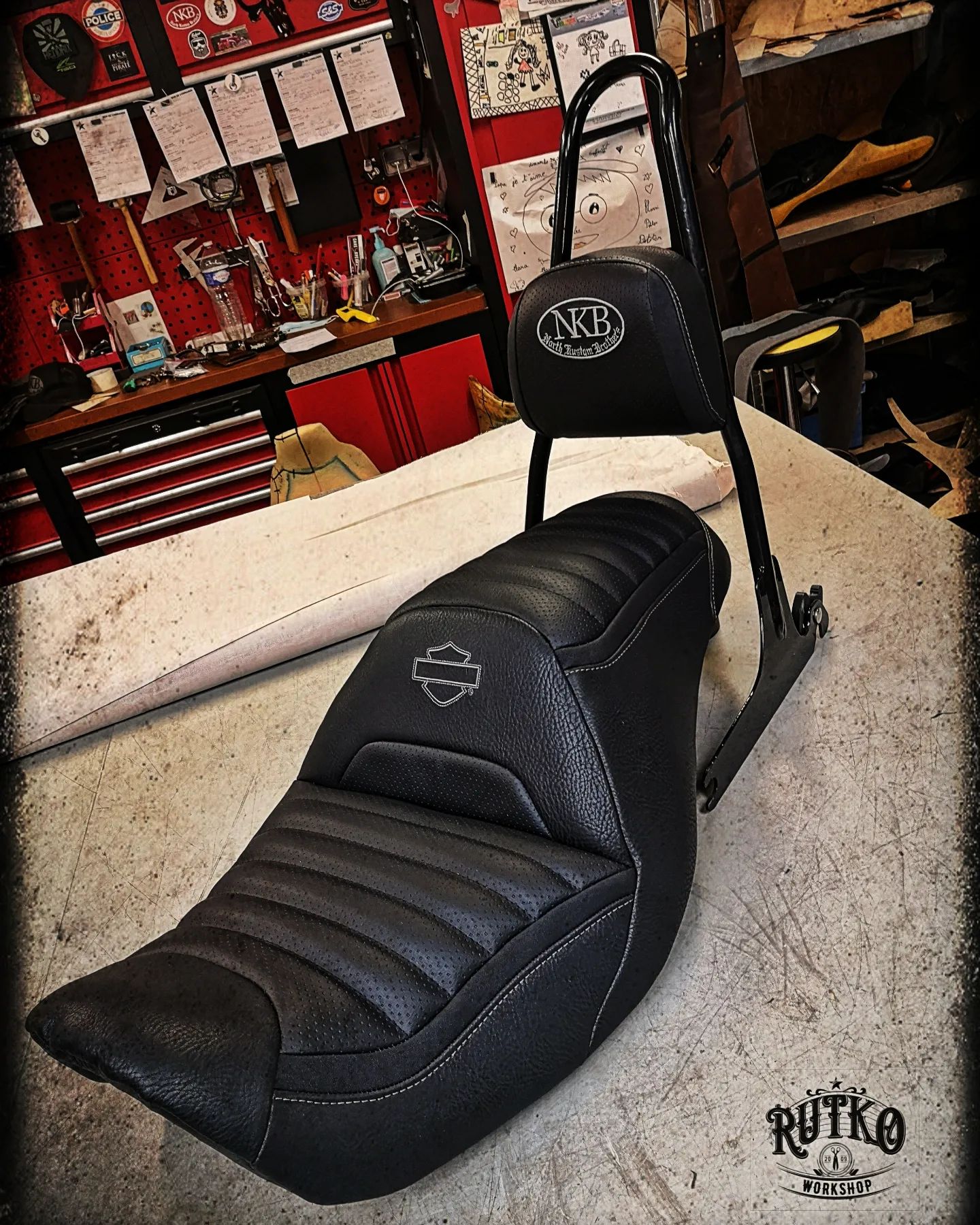Sellerie Rutko - Selle grand confort pour harley fat bob... | Facebook
