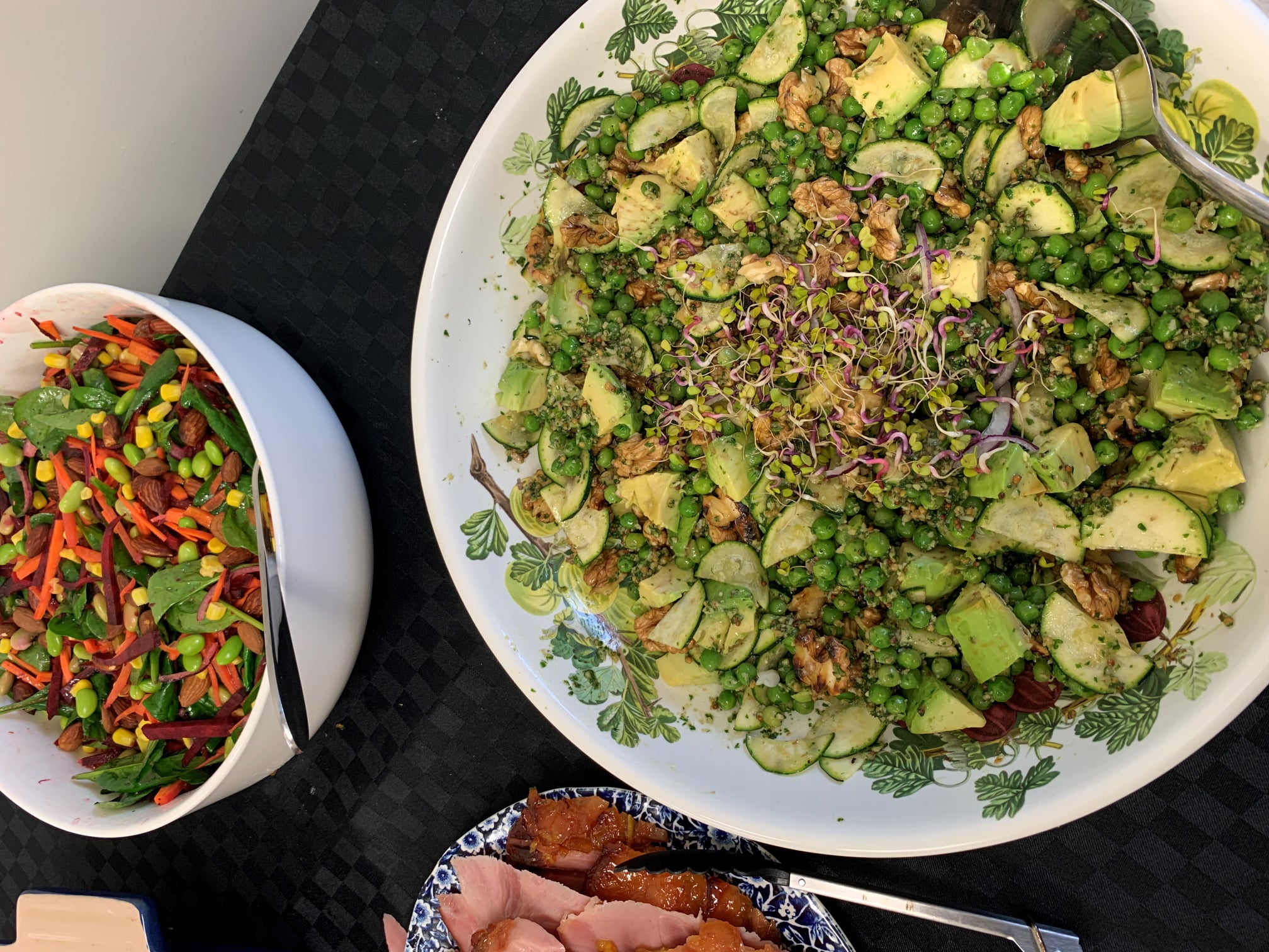 A lunch we've been making on repeat lately 💚 This Green Goddess Salad comes together in 15 minutes with one pan and plenty of greens. The dressing is packed with fresh herbs