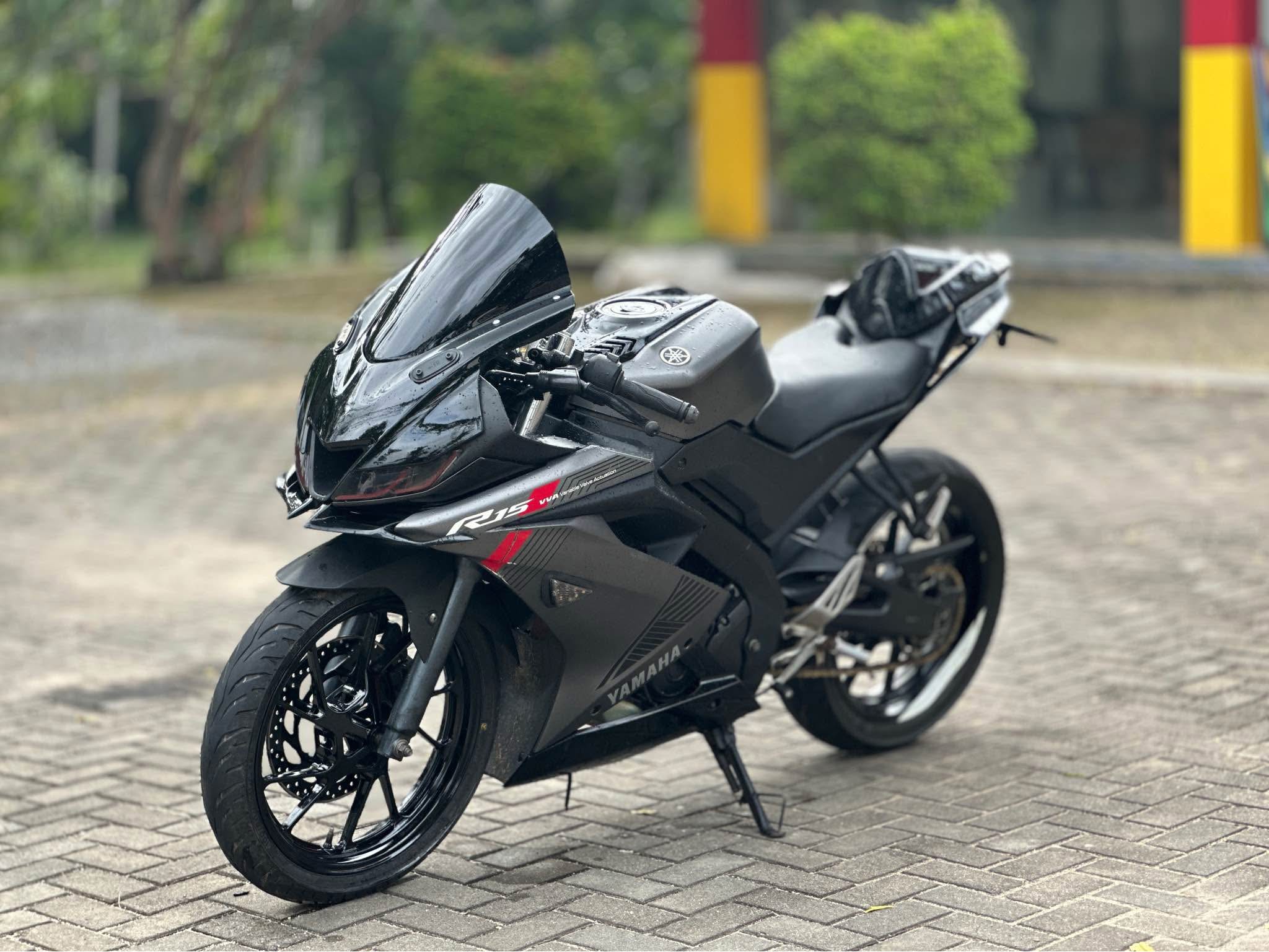 Yamaha R15 V3 BID #### Mat Gray Color Manufactured 2019
