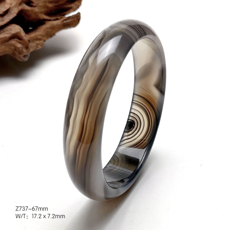 天然玛瑙玉髓手镯67mm，大圈口，难找哦！