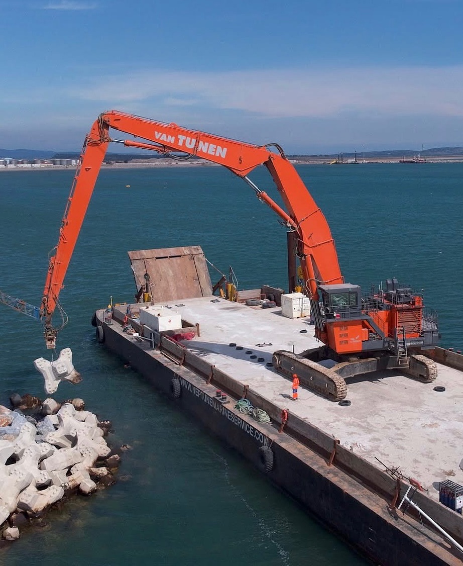 Assorted photos of the monster @vantunenbv Hitachi triple booms