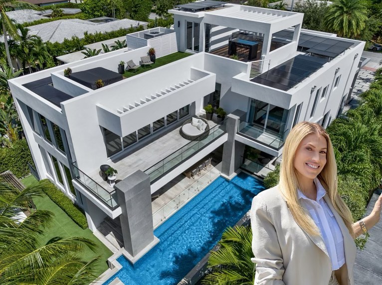 Presenting a Modern... - Dina Goldentayer Real Estate