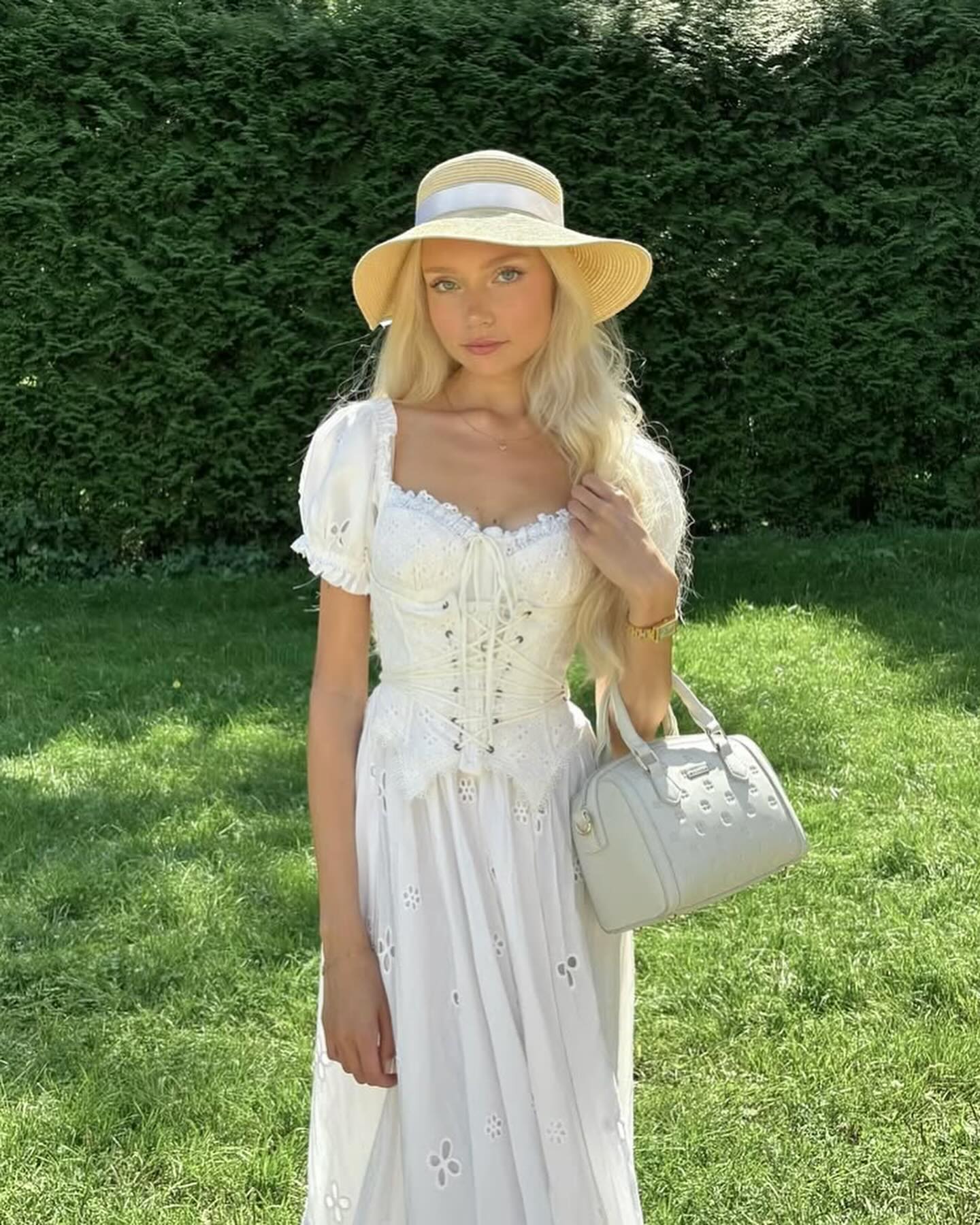 corset dress plt This white is giving full ethereal vibes 🤍✨ The structured waist with those gorgeous floaty sleeves and skirt is just SO pretty. Feminine, flattering and one of those dresses The black corset detail Odd Muse | Womens FarfetchAUTUMNWINTER2026 SIZE:14W corset dress