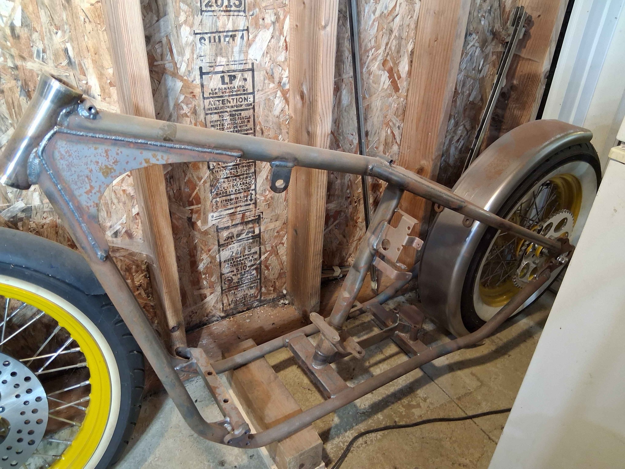 Paughco 35 degree rake rigid frame with wheels and tires - Bicycle ...