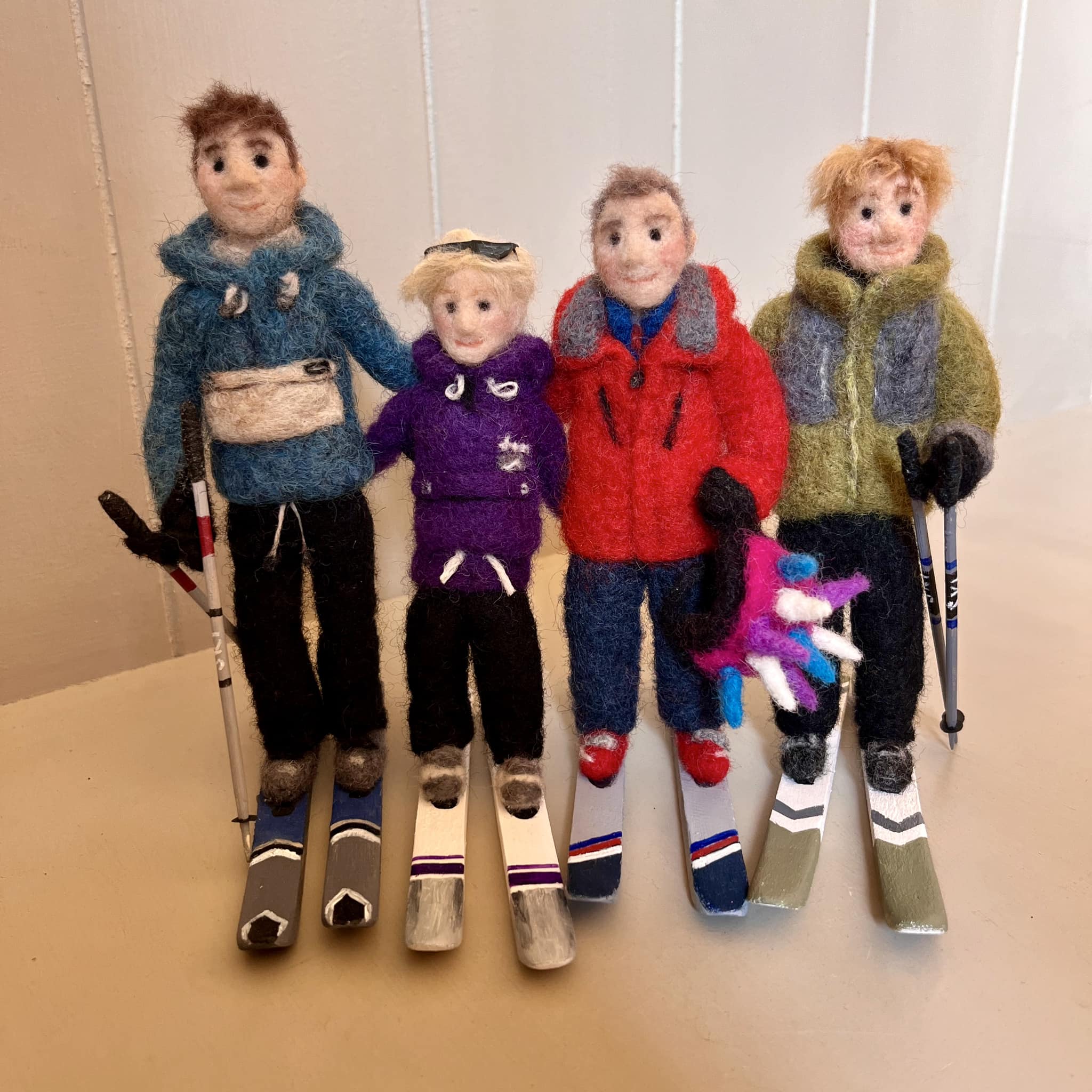 Commission triptych of skiers ready as Christmas gift