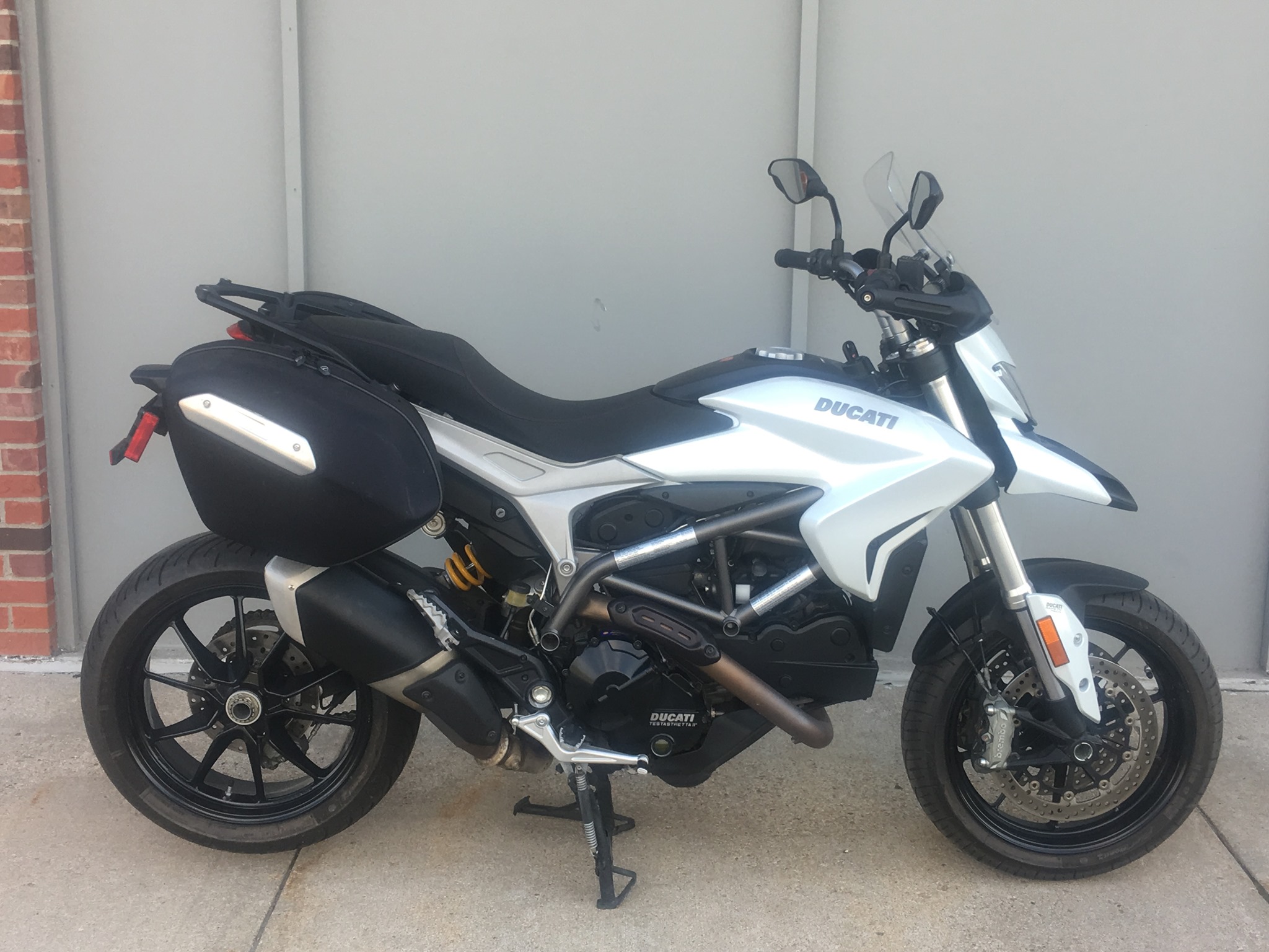 Italian performance meets everyday versatility. This 2013 Ducati