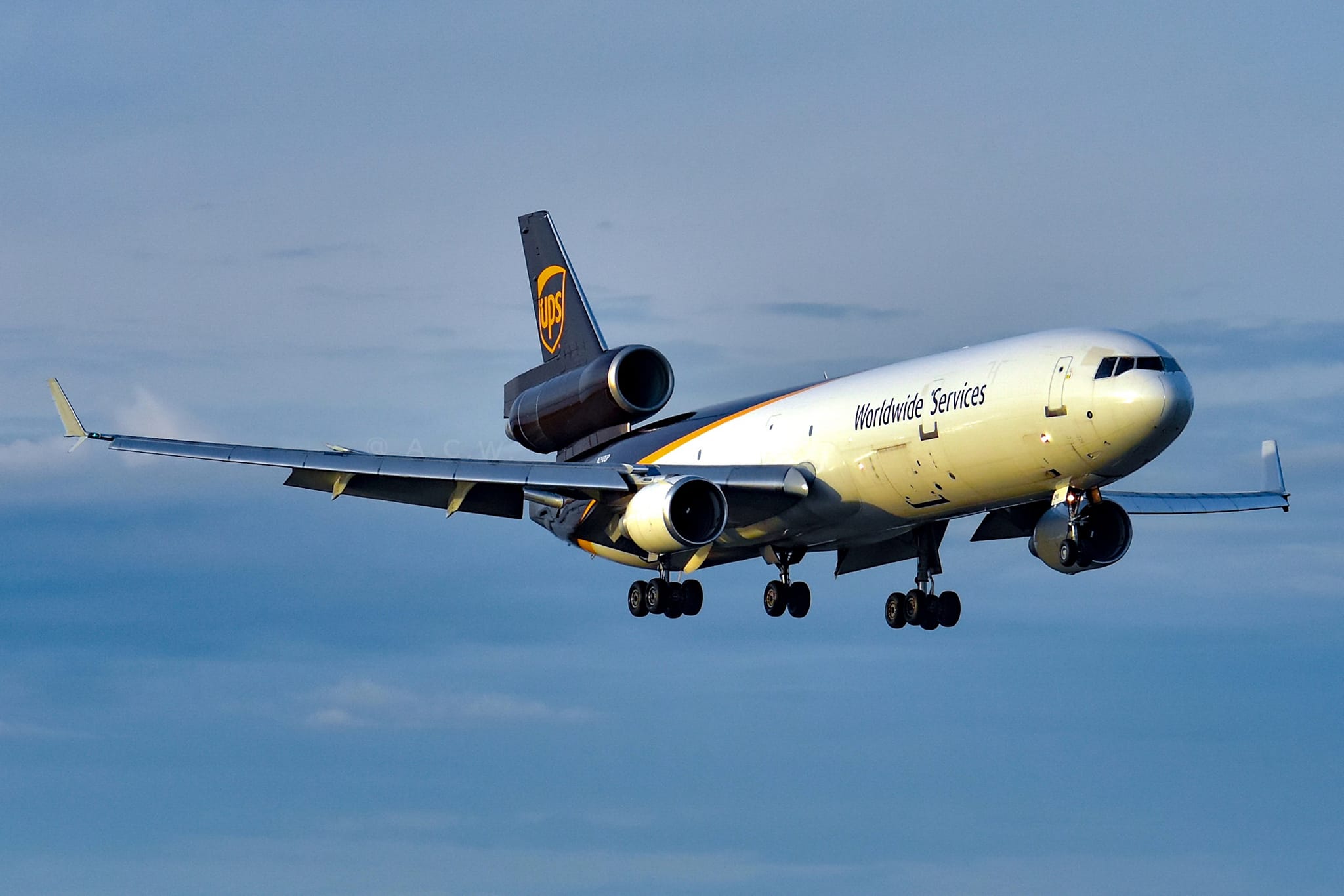 Papercraft model of UPS Airlines MD-11F