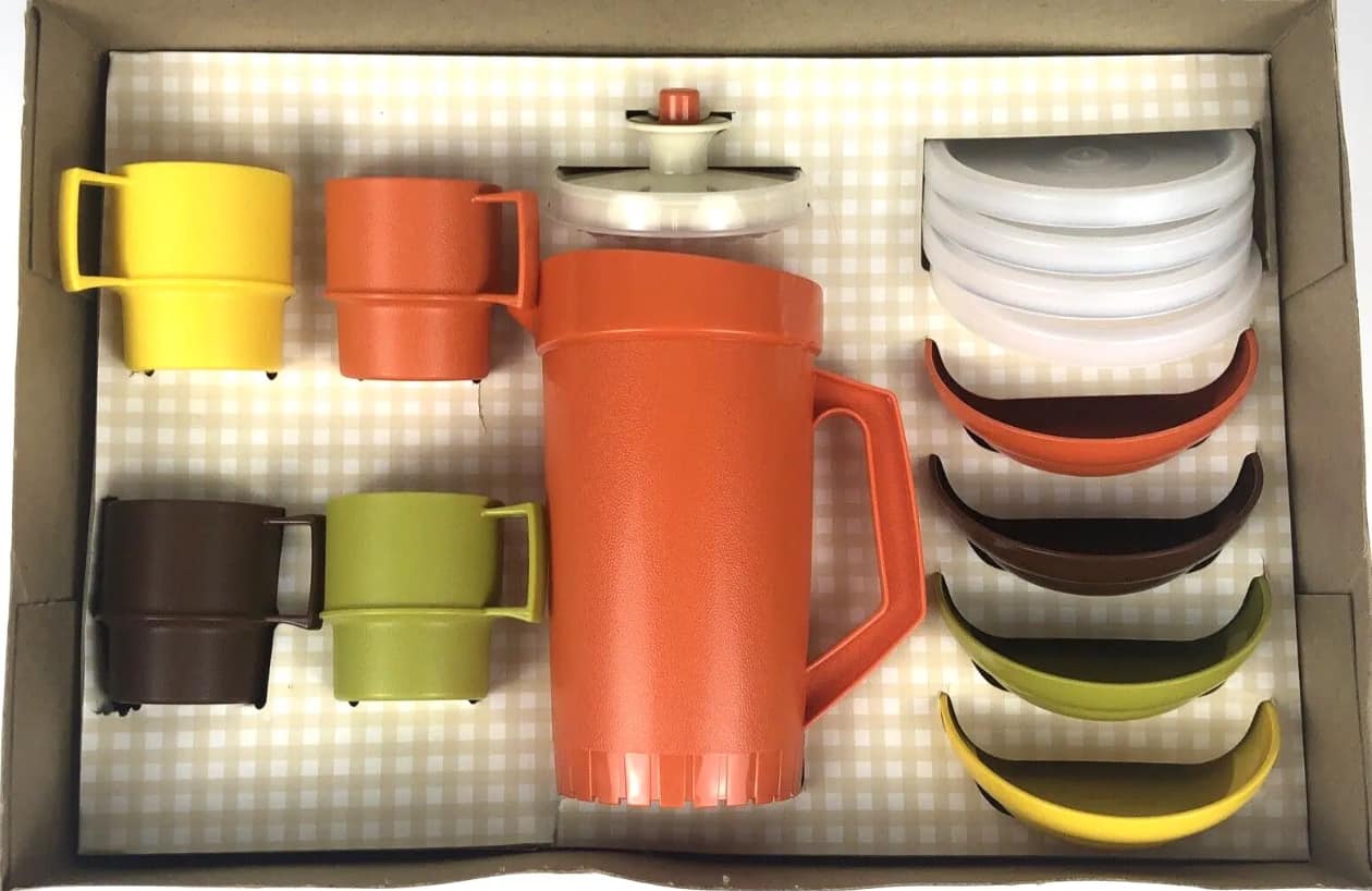 MY FAVORITES! 1970's TUPPERWARE MINI SERVE-IT SET is definitely on