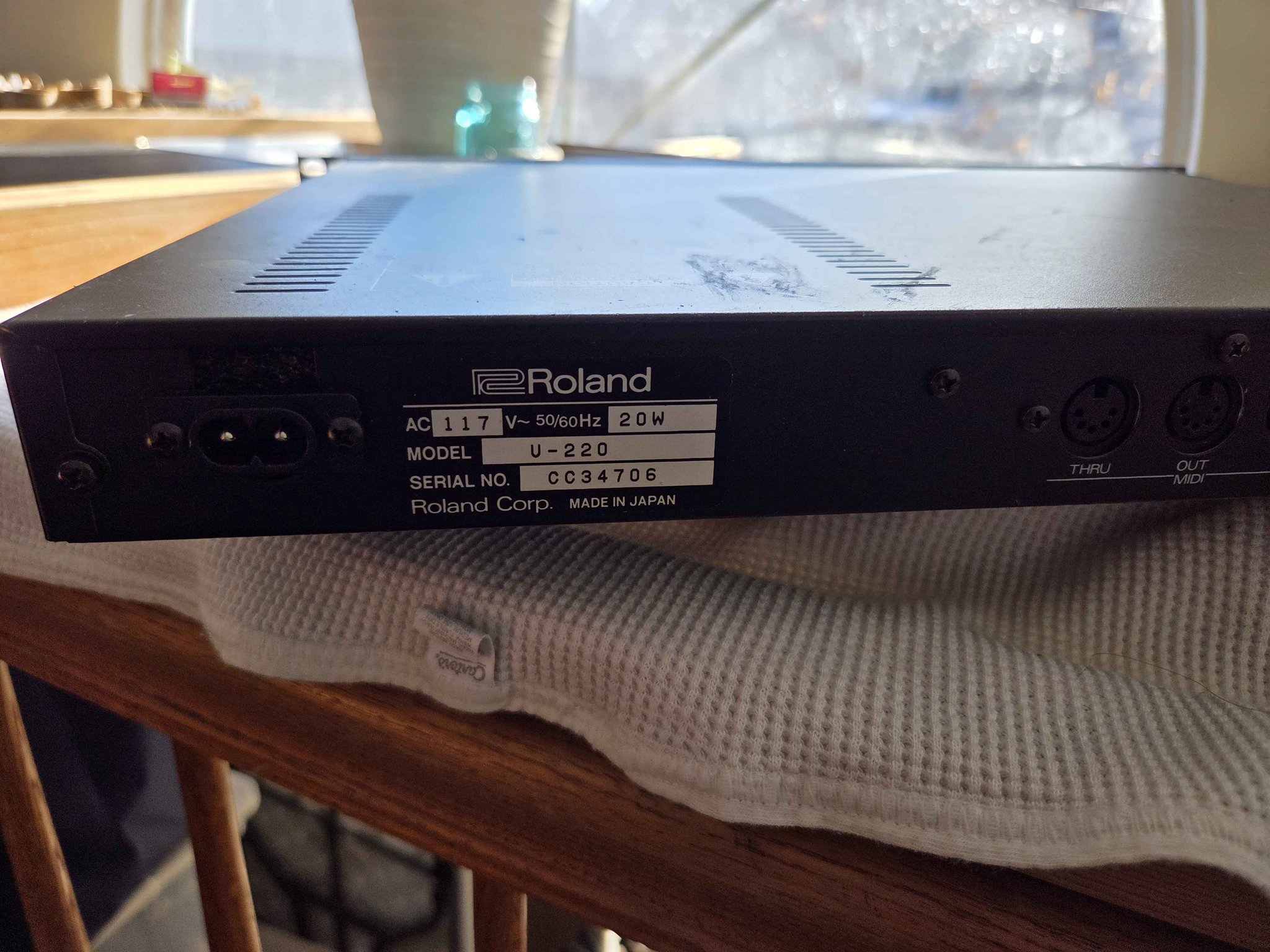 Roland U-220 Classic Rack with sampled sounds - Pro Audio Equipment ...