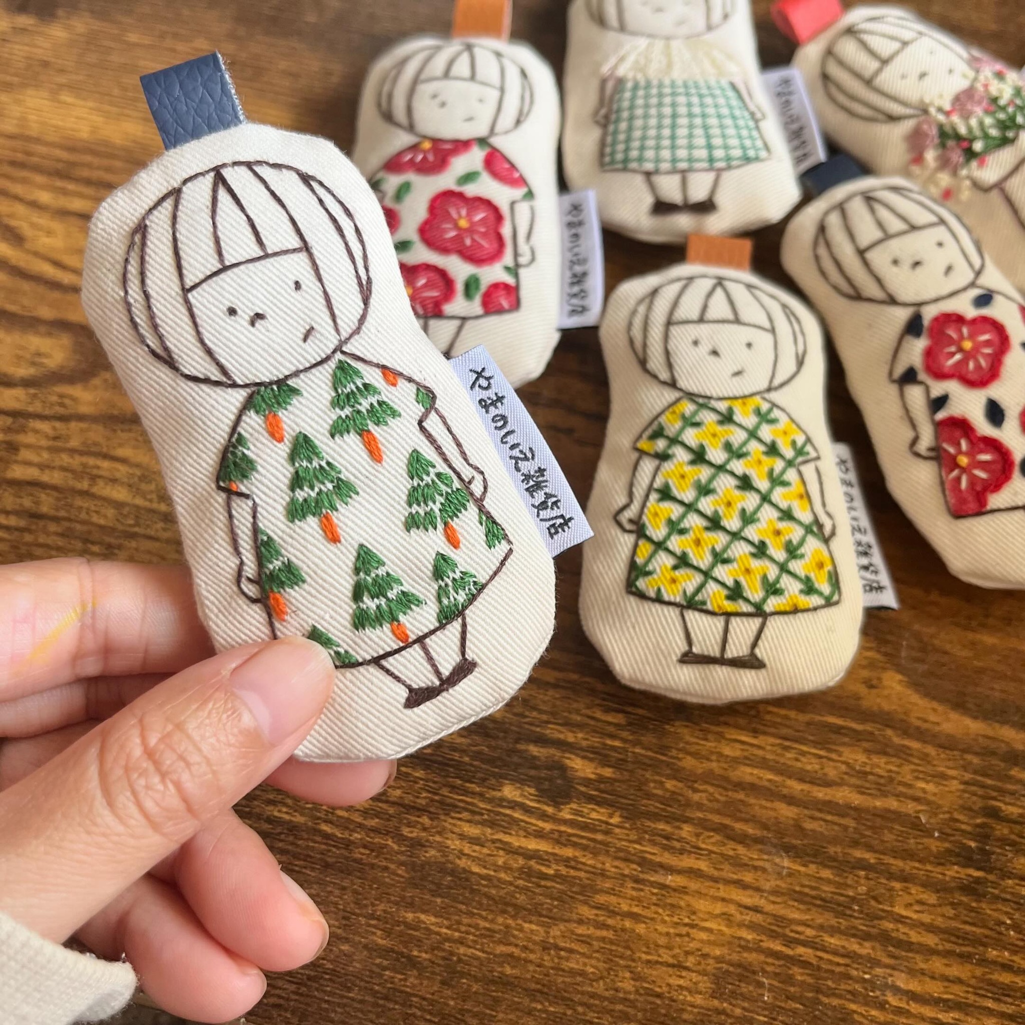 今日もちくちく手刺繍日和? . . . . . . . #やまのいえ雑貨店 