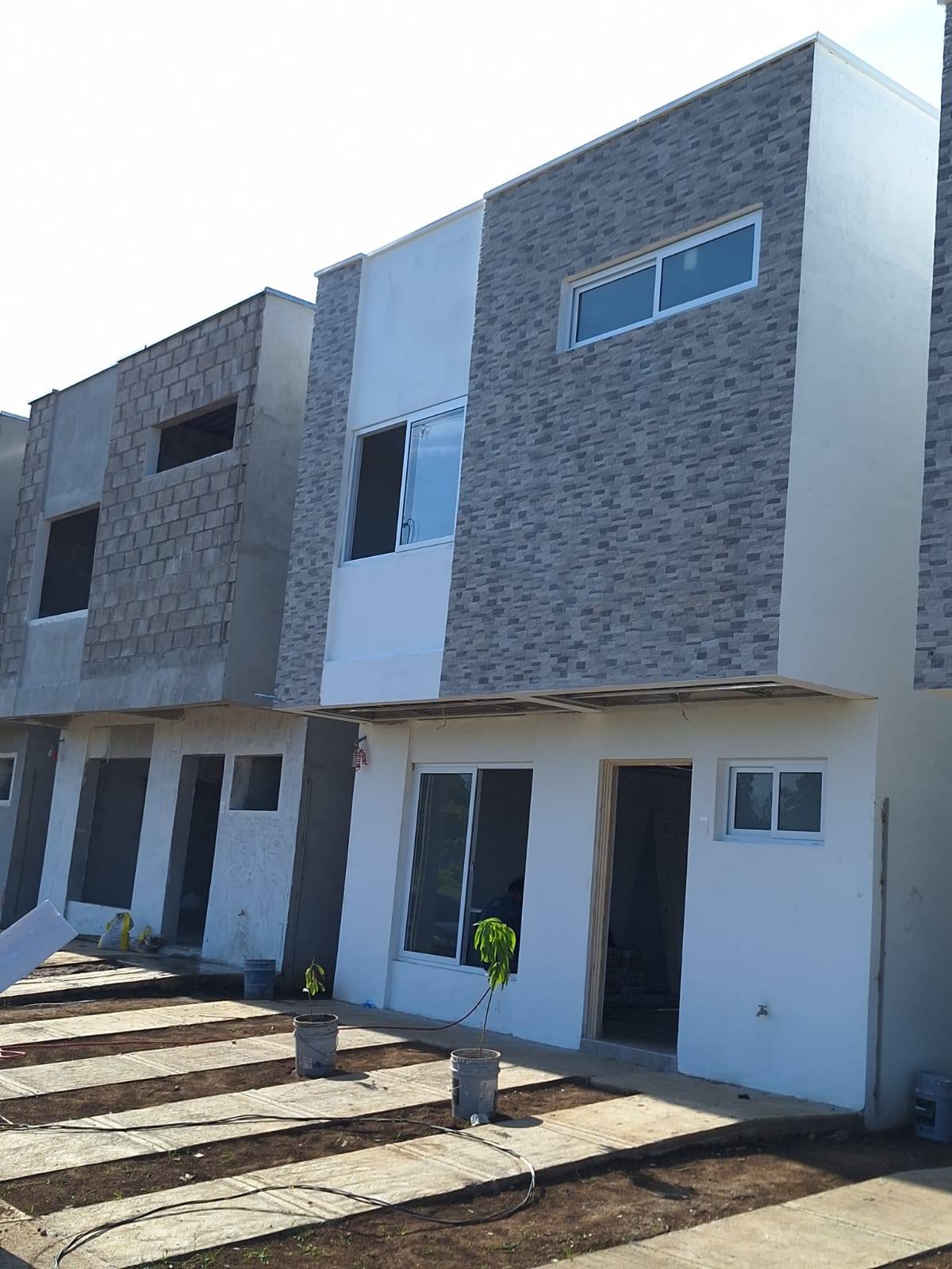 Se vende casa 2 niveles o derecho en residencial floresta