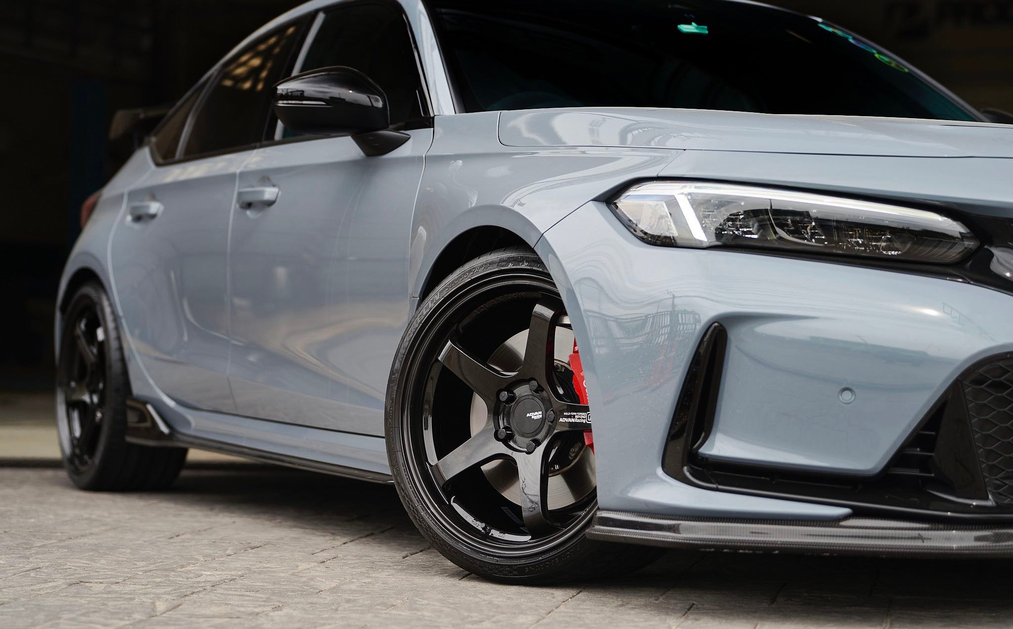 ADVAN RACING GT 18 x 9.5J ET45 5x120 Colour : TBK BLACK New set in