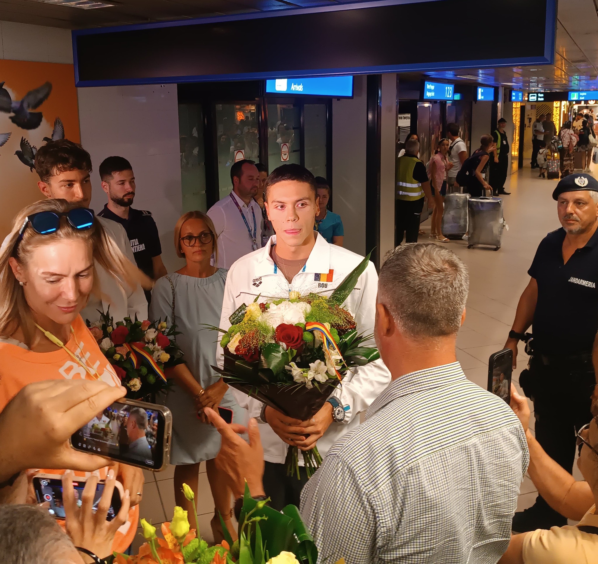 David - 💧 David Popovici, la sosirea în România: 