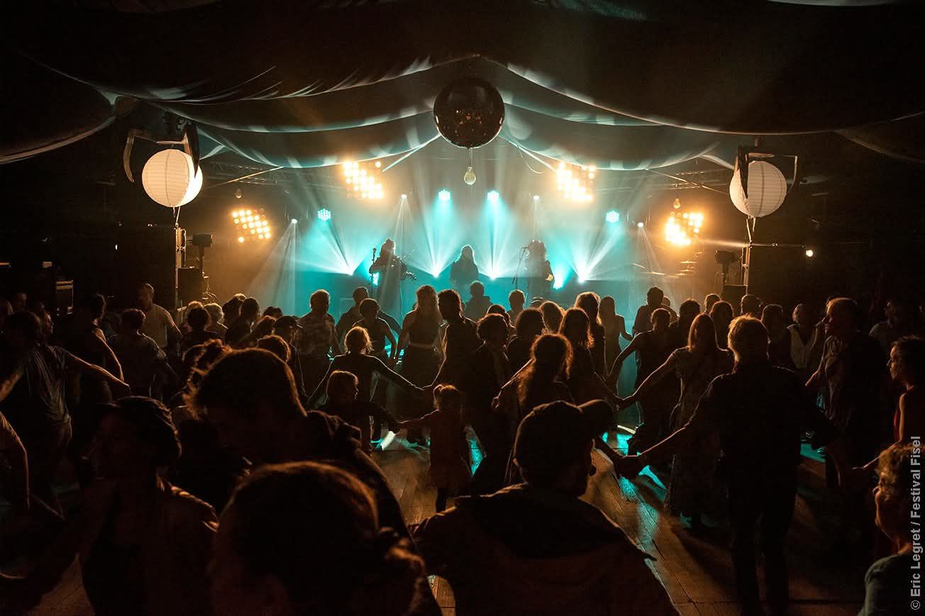 🔥 Prépare ta voix, révise les paroles ! En fest-noz on danse mais on ...