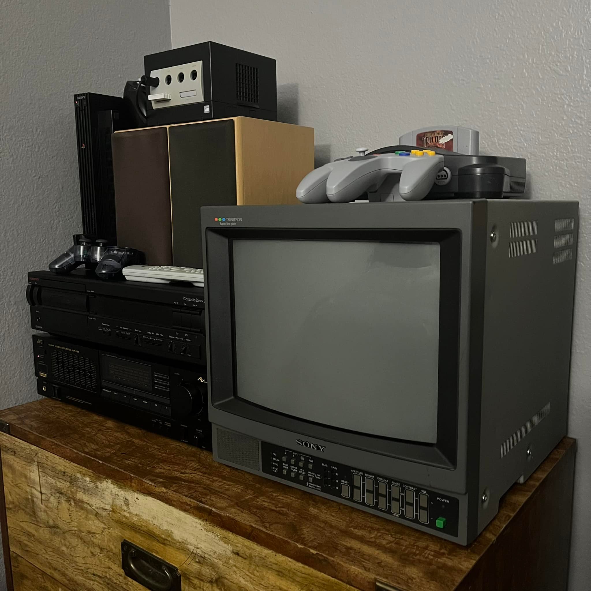 New PVM 1342Q CRT TV with RGB for PS2 gaming
