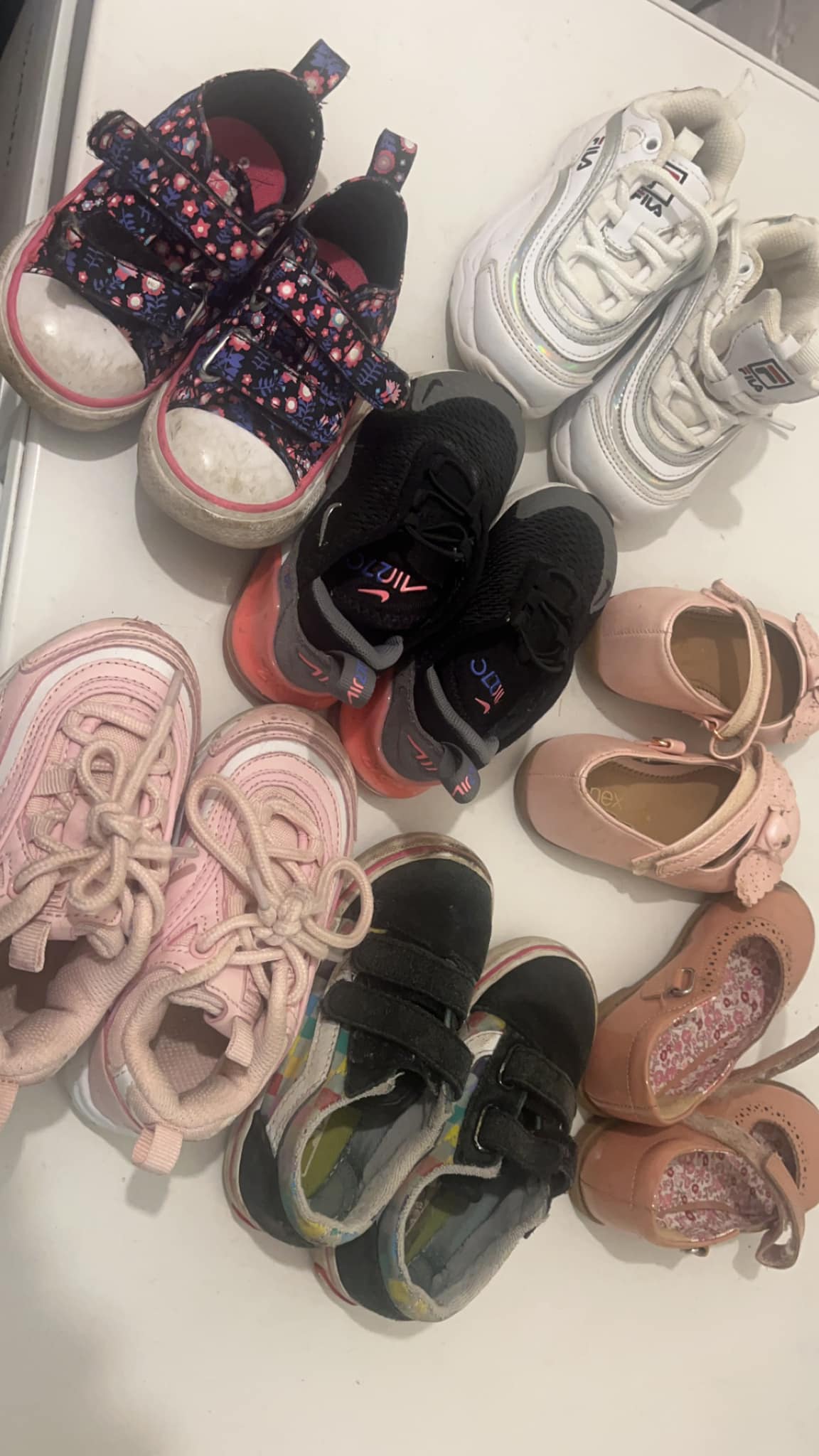 Toddler girls shoes size 6/7 free to collect