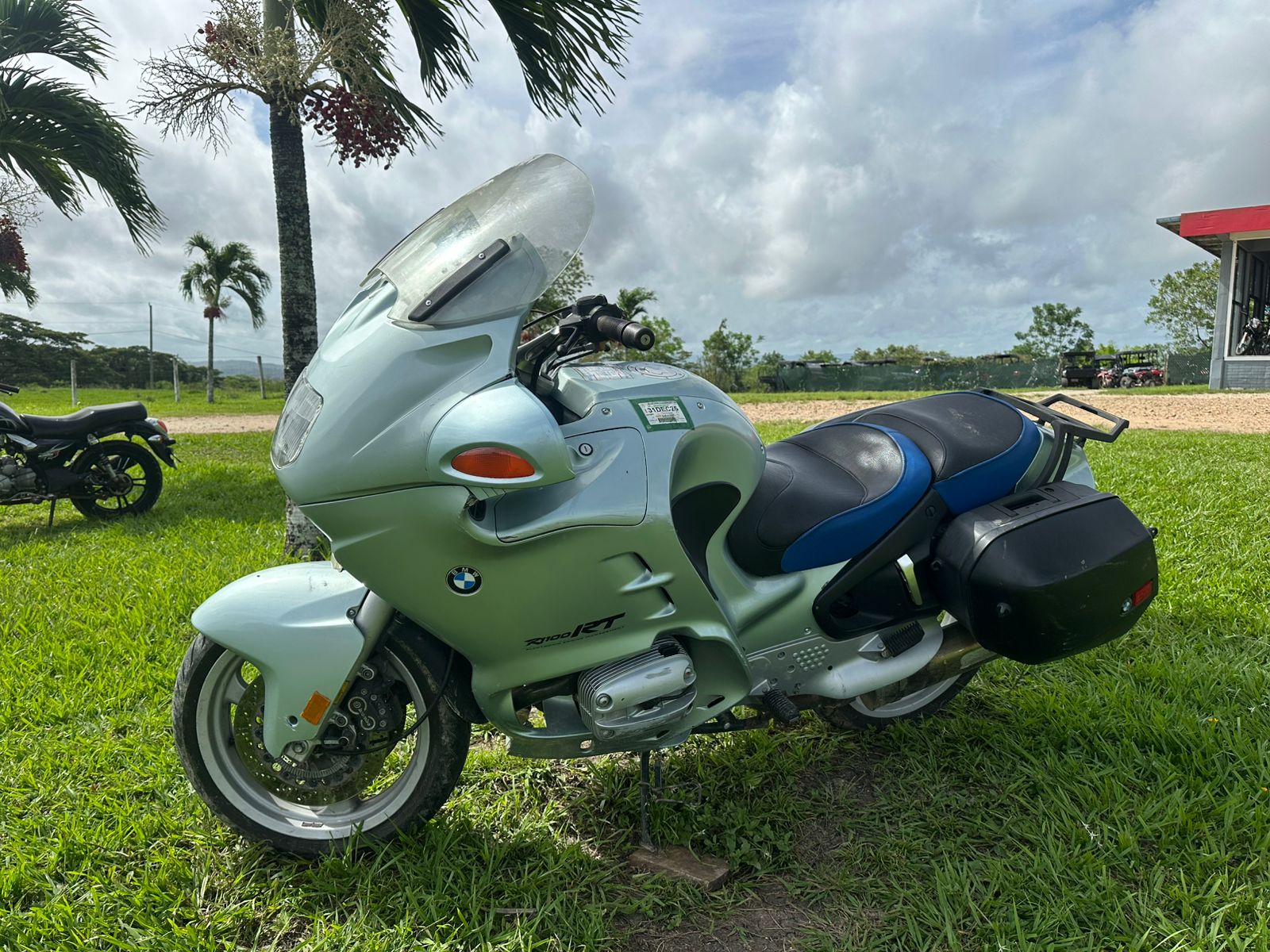 Sold!! BMW R1100RT Two-cylinder Four-stroke boxer engine Year