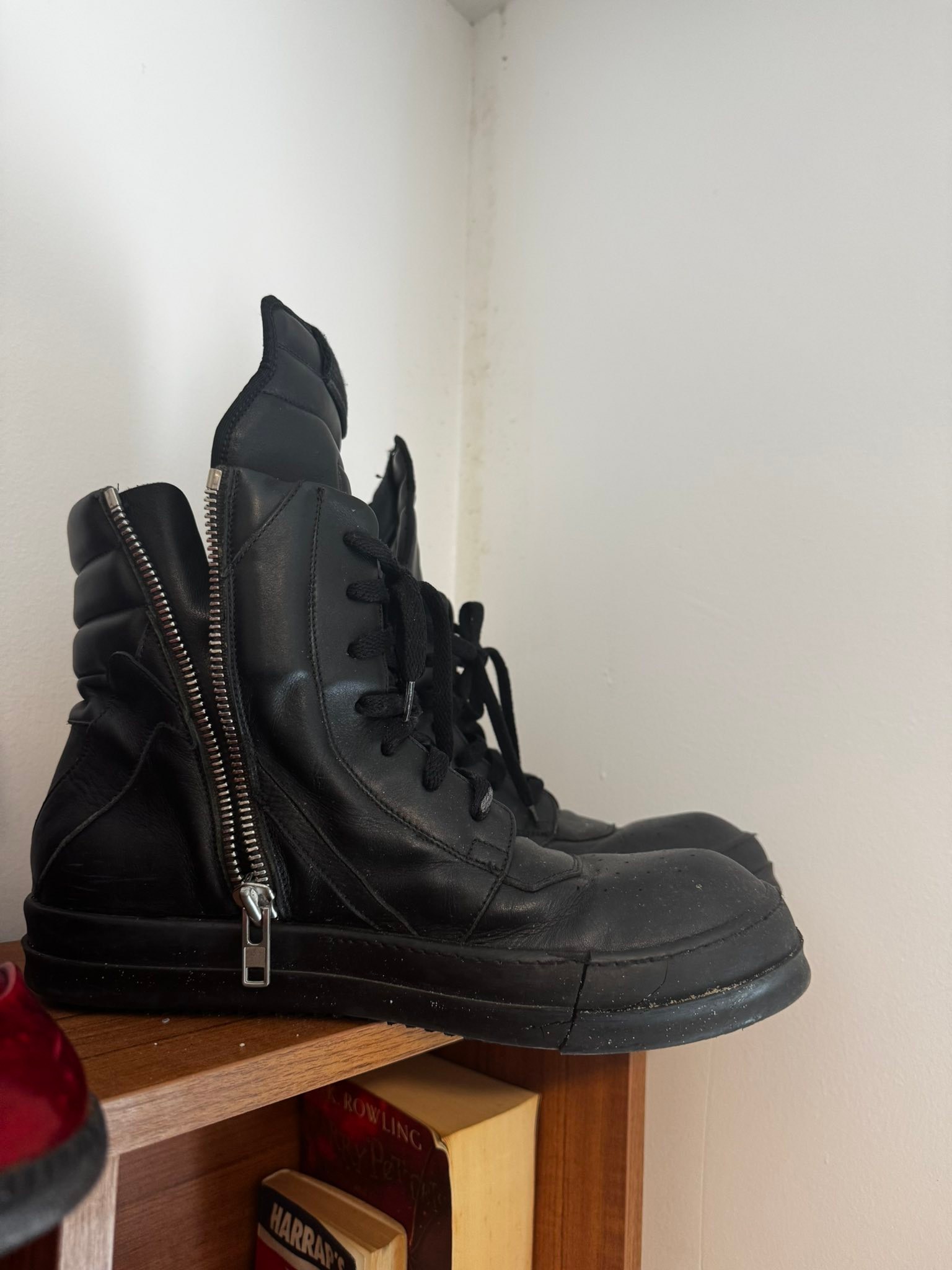 Rick Owens Geobasket size42 triple black 16k มีรอยแตกและรอยร้าว