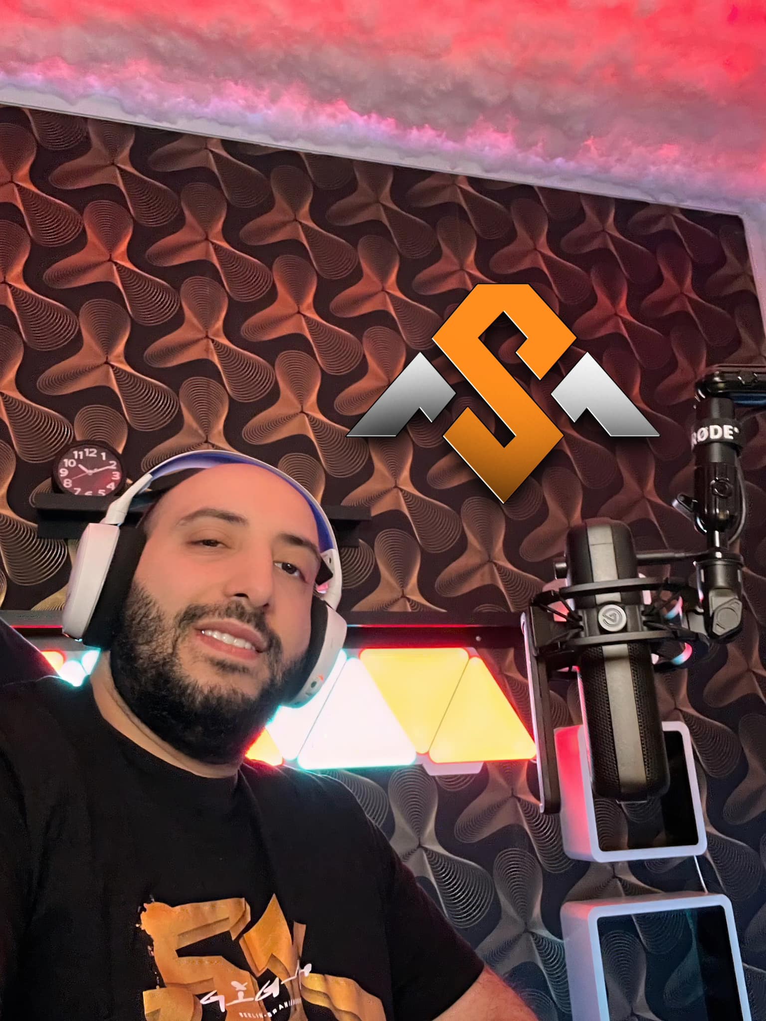 Syria Man Gaming