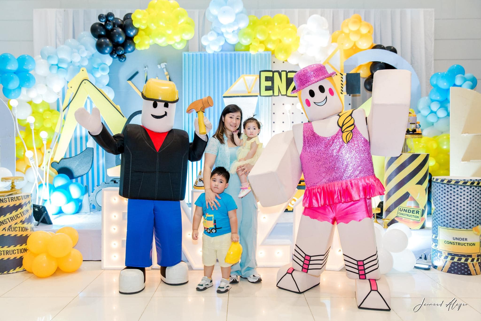 BUILDERMAN & ROBLOX GIRL... - Iloilo Premium Mascots and More | Facebook