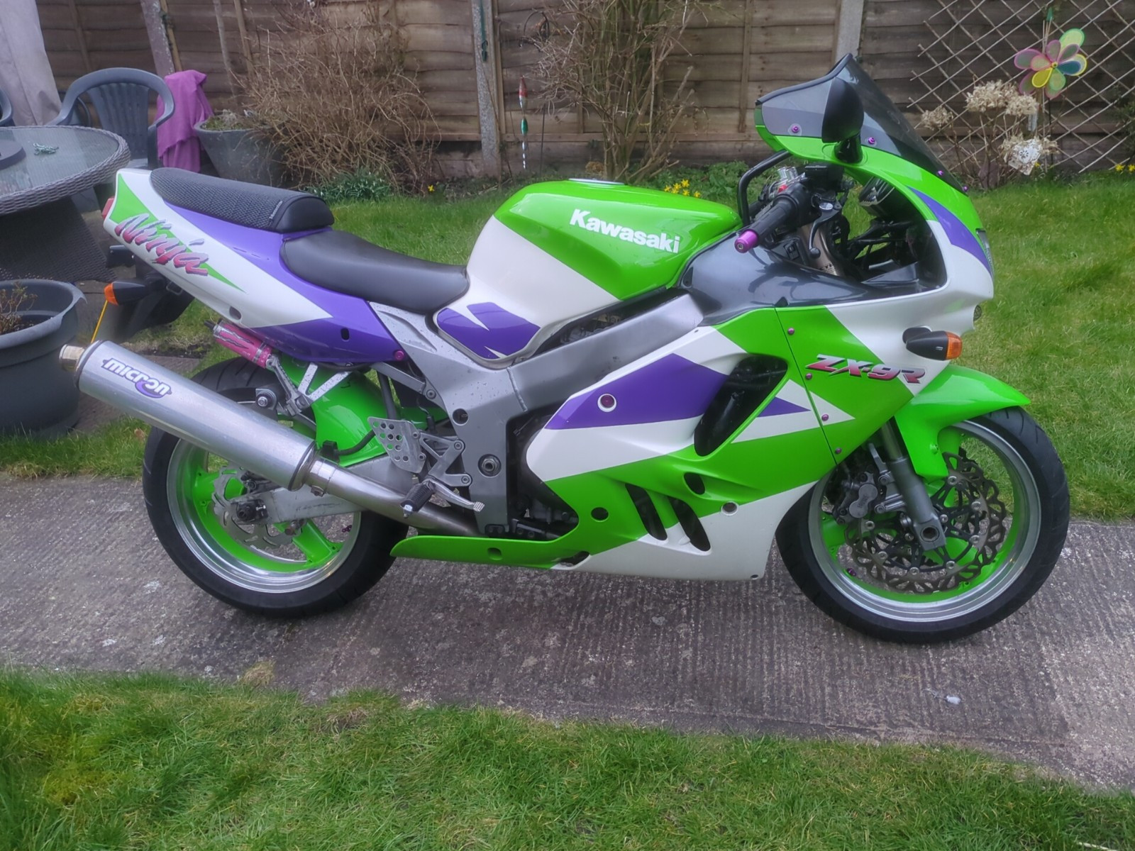1997 Kawasaki Ninja ZX9R Just leaving this here. Link in comments 👇