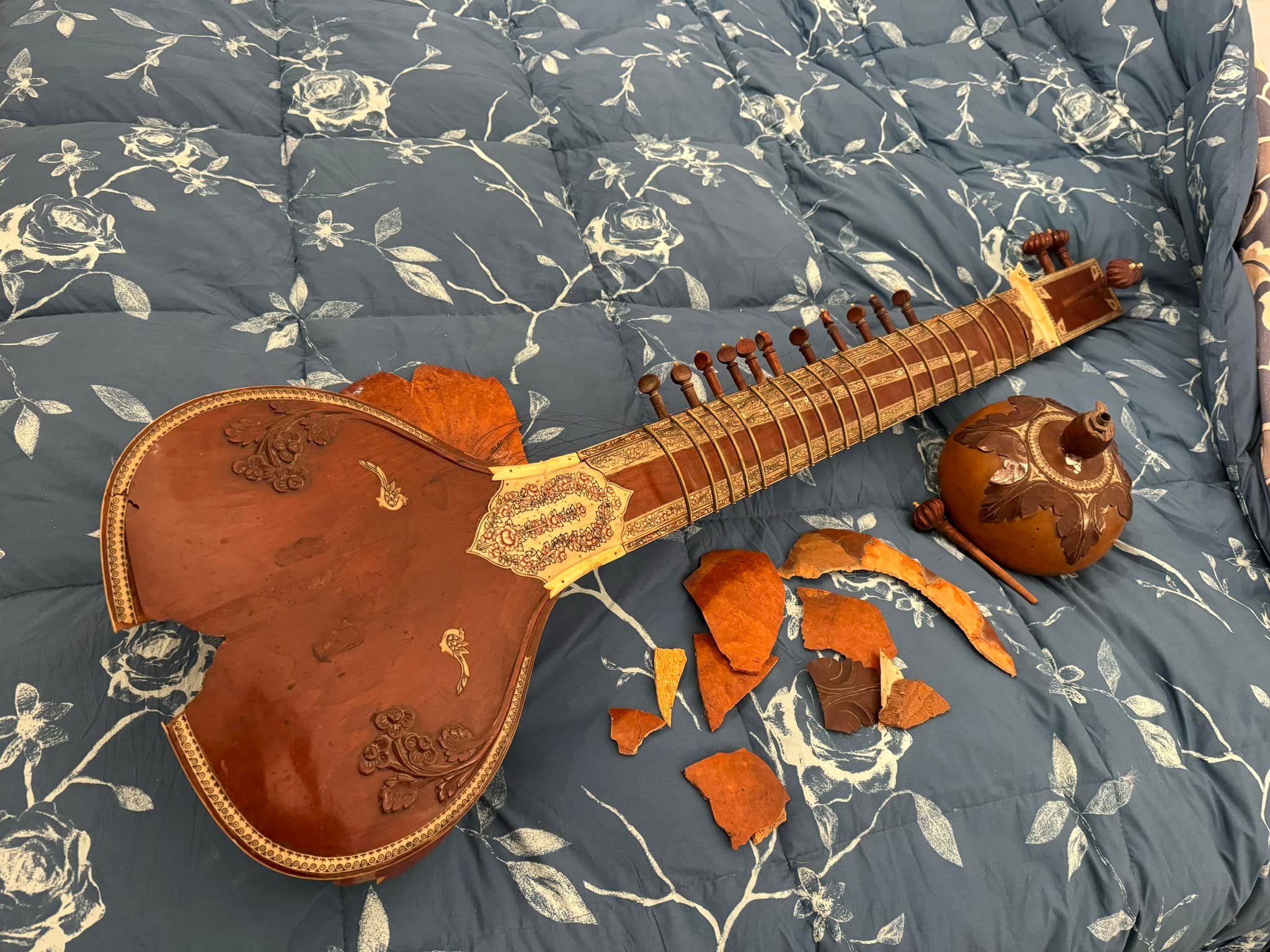 How to repair a broken sitar?