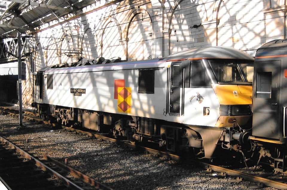 90027 locomotive at Edinburgh Waverly station