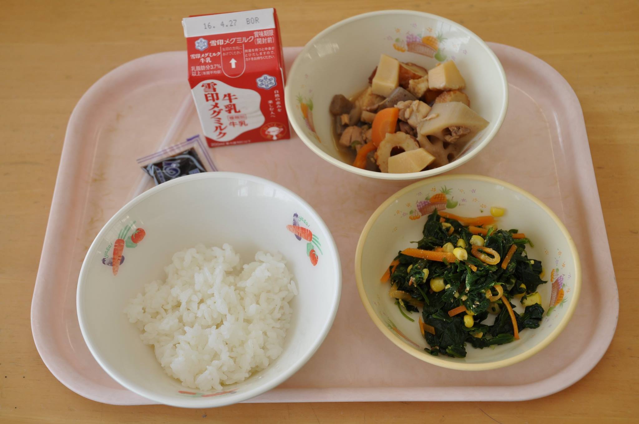 高砂市 - 【はじめての給食】 14日、市内の小学校では、入学間もない