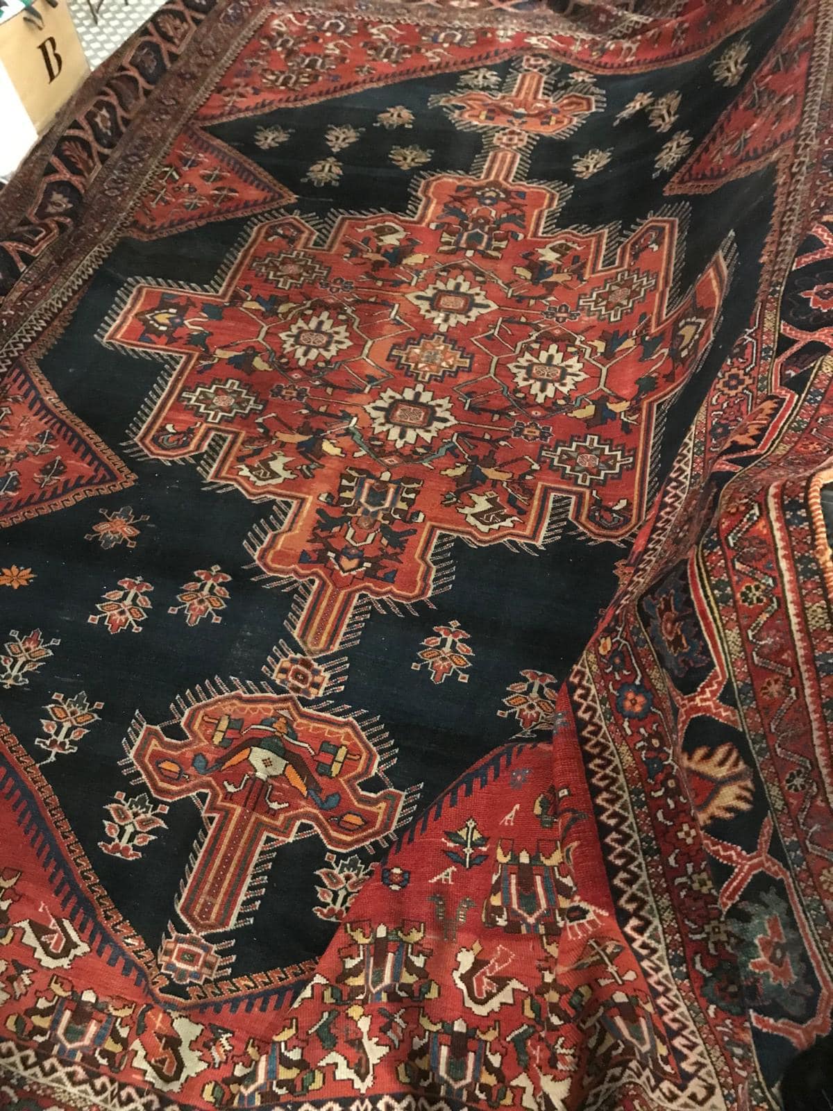 What type of Persian rug is this, Bakhtiary or Kamseh/Kashkuli?
