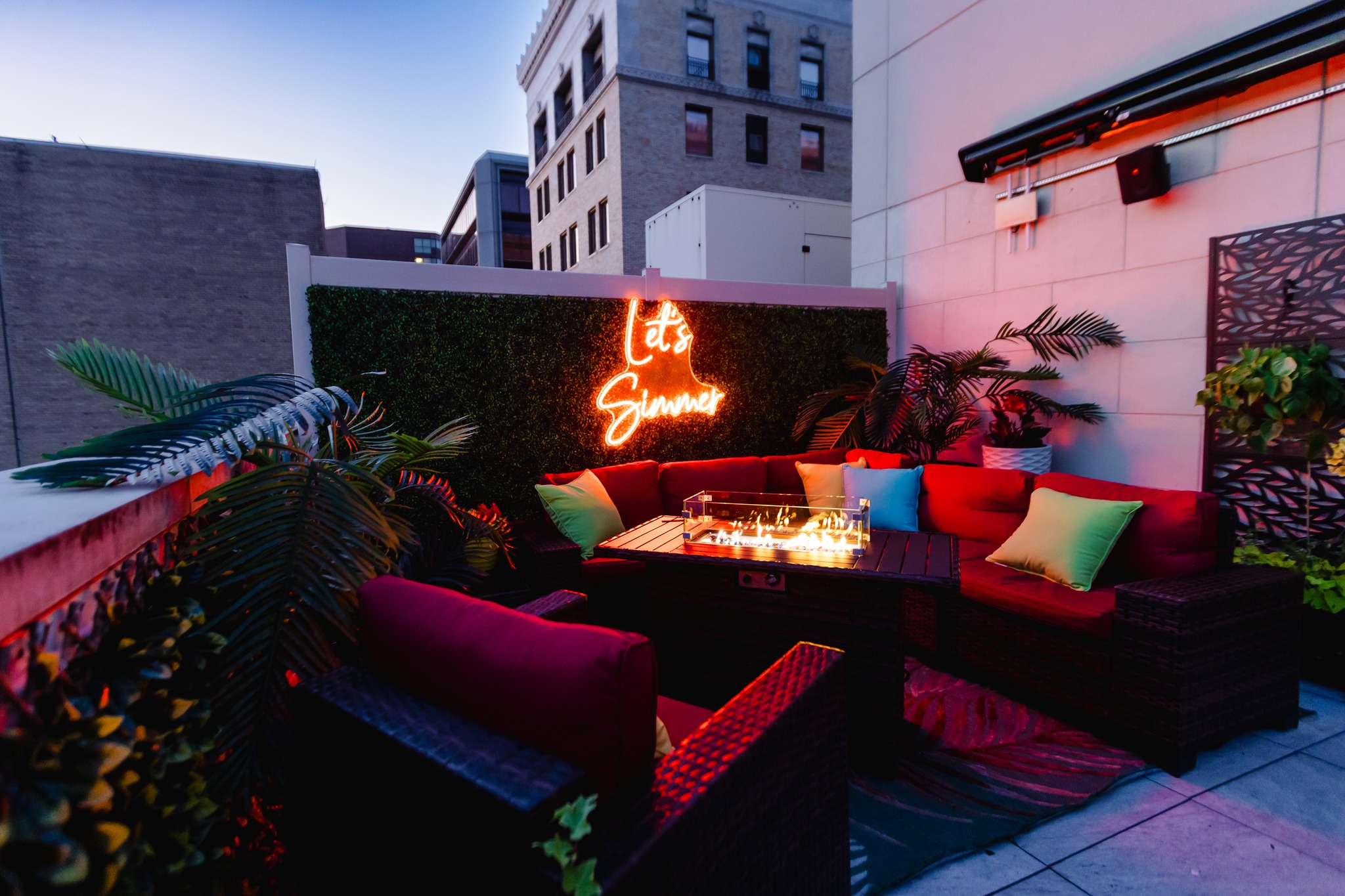 Simmer Rooftop Lounge | Flint MI